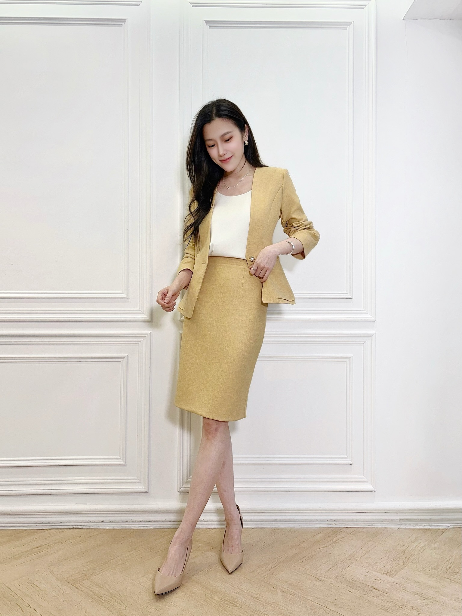 荷葉腰身珍珠釦窄裙套裝