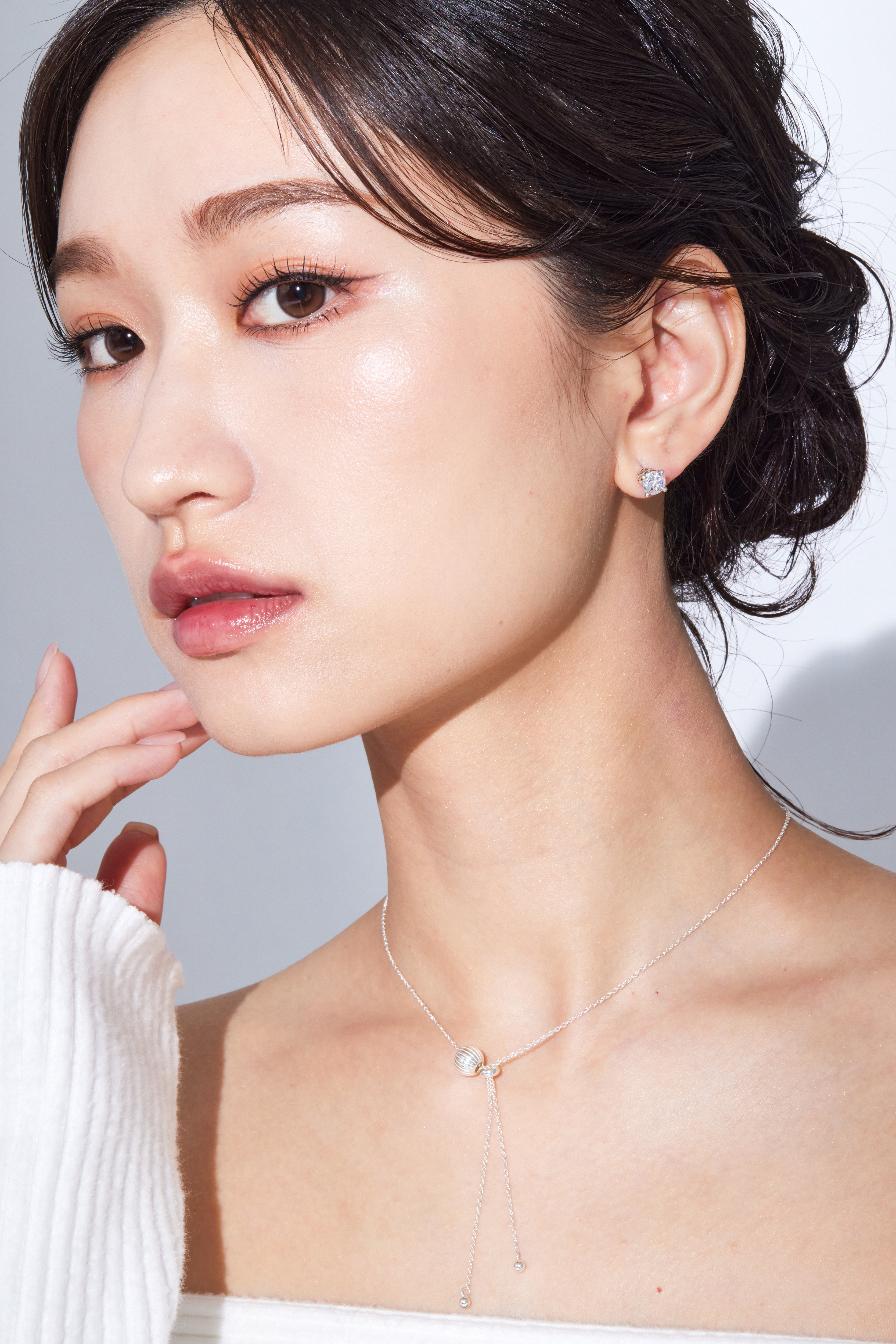 E2555 | 純銀雙邊鋯石耳環