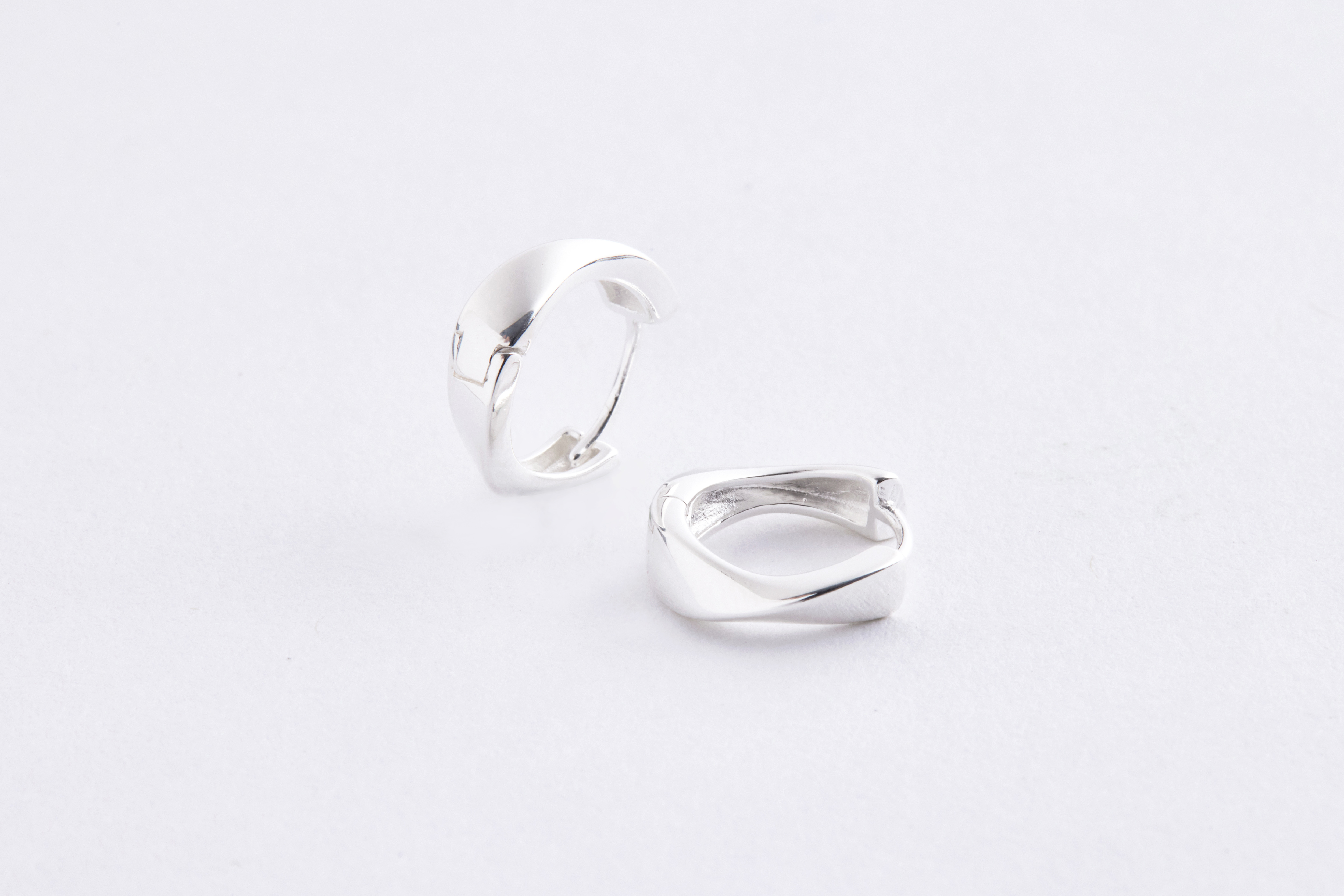 E2572 | 純銀不規則壓扣耳環