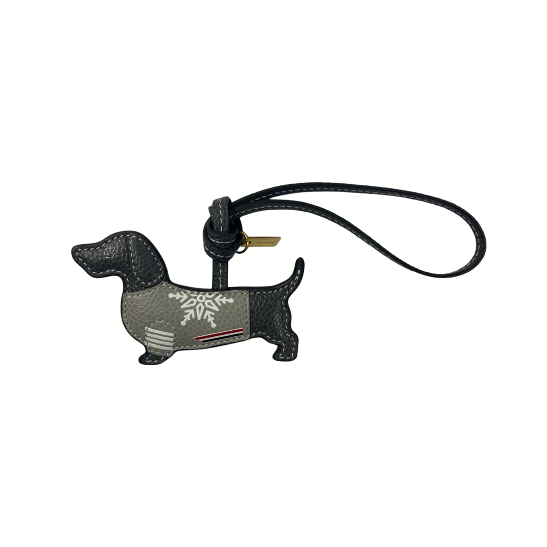 1FF0101-143 [THOM BROWNE] Puffy Hector Charm Dark Grey (SS26) #UAM104A-00198-025 (A-EU-E)