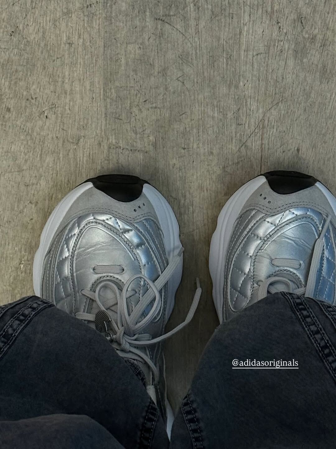 ADIDAS OZVENUZ 小香風 菱格紋 灰銀 銀白 液態銀 蝴蝶鞋 增高 厚底 宋雨琦同款 女鞋 KJ3971 / 預購