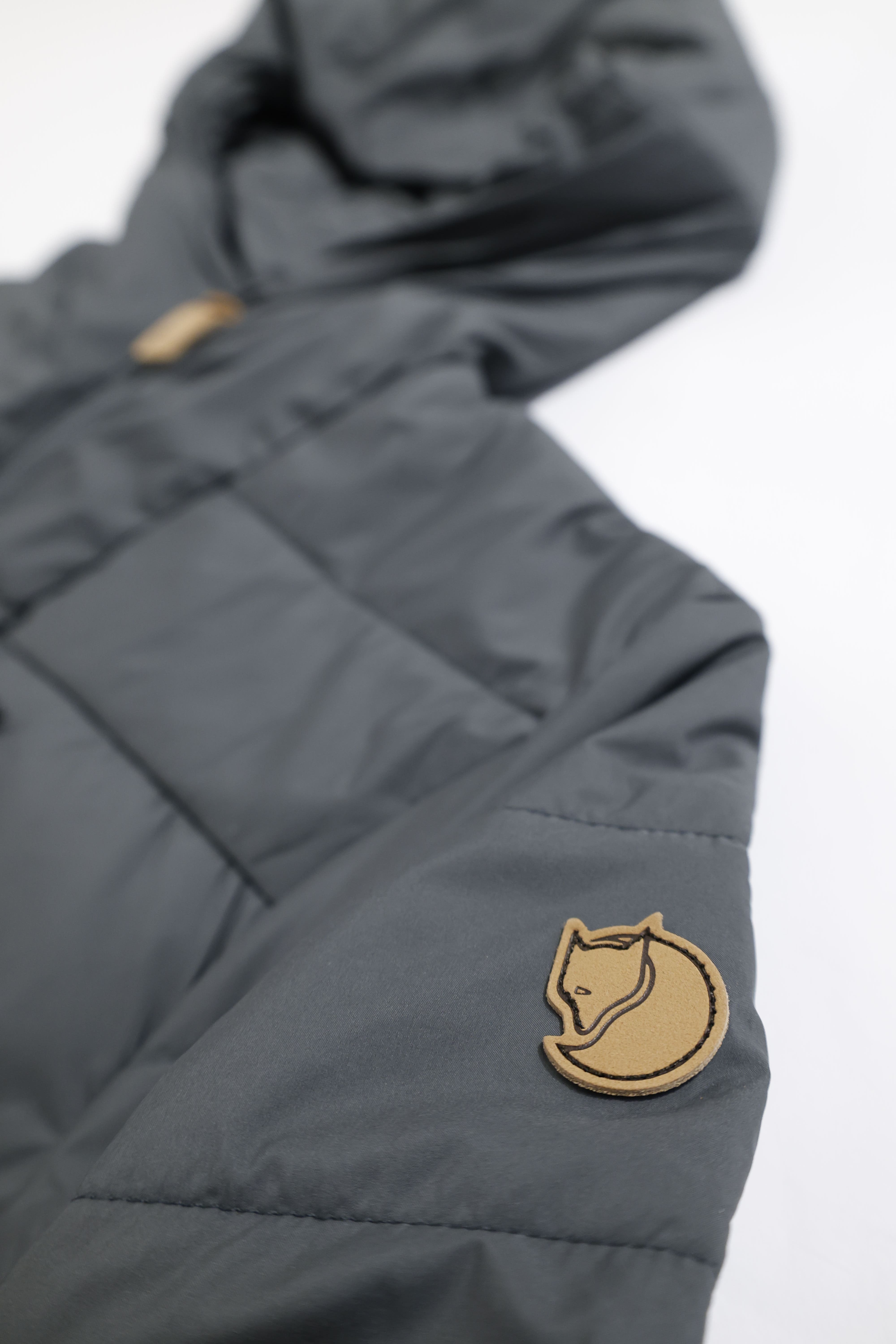 FJALLRAVEN 小狐狸 男 Keb Padded 化纖連帽外套 Hoodie FR82413