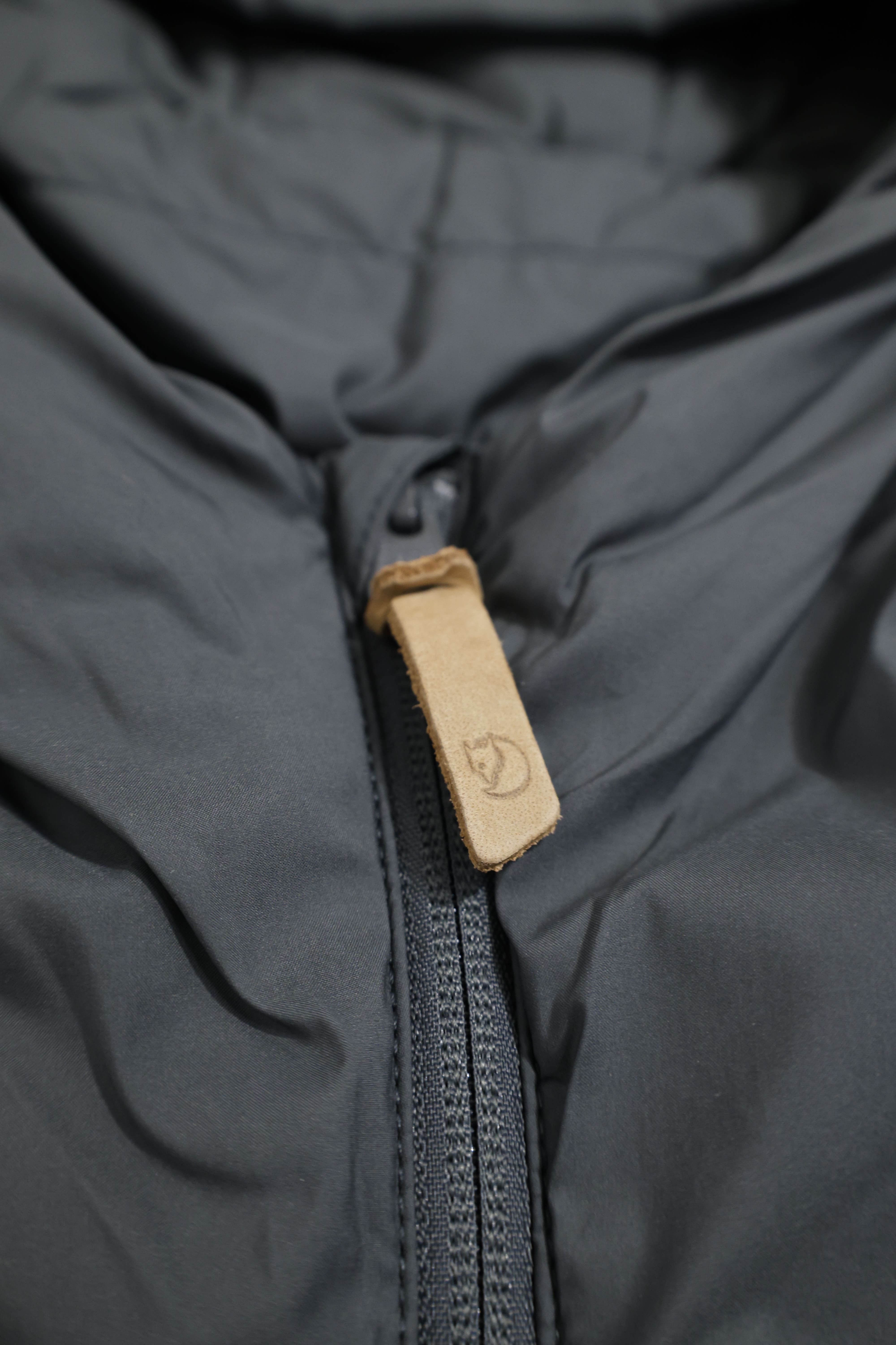 FJALLRAVEN 小狐狸 男 Keb Padded 化纖連帽外套 Hoodie FR82413