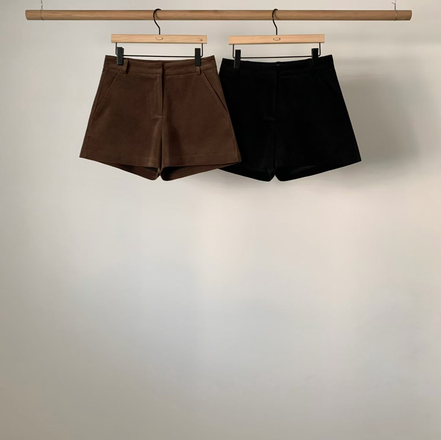 V05 絨面短褲（棕咖S)