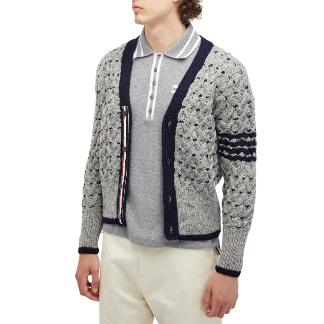 1FF0101-136 [THOM BROWNE] All Over Cable Stitch Classic V Neck Car Lt Grey (SS26) #MKC542A-Y1506-055 (C-EU-E)