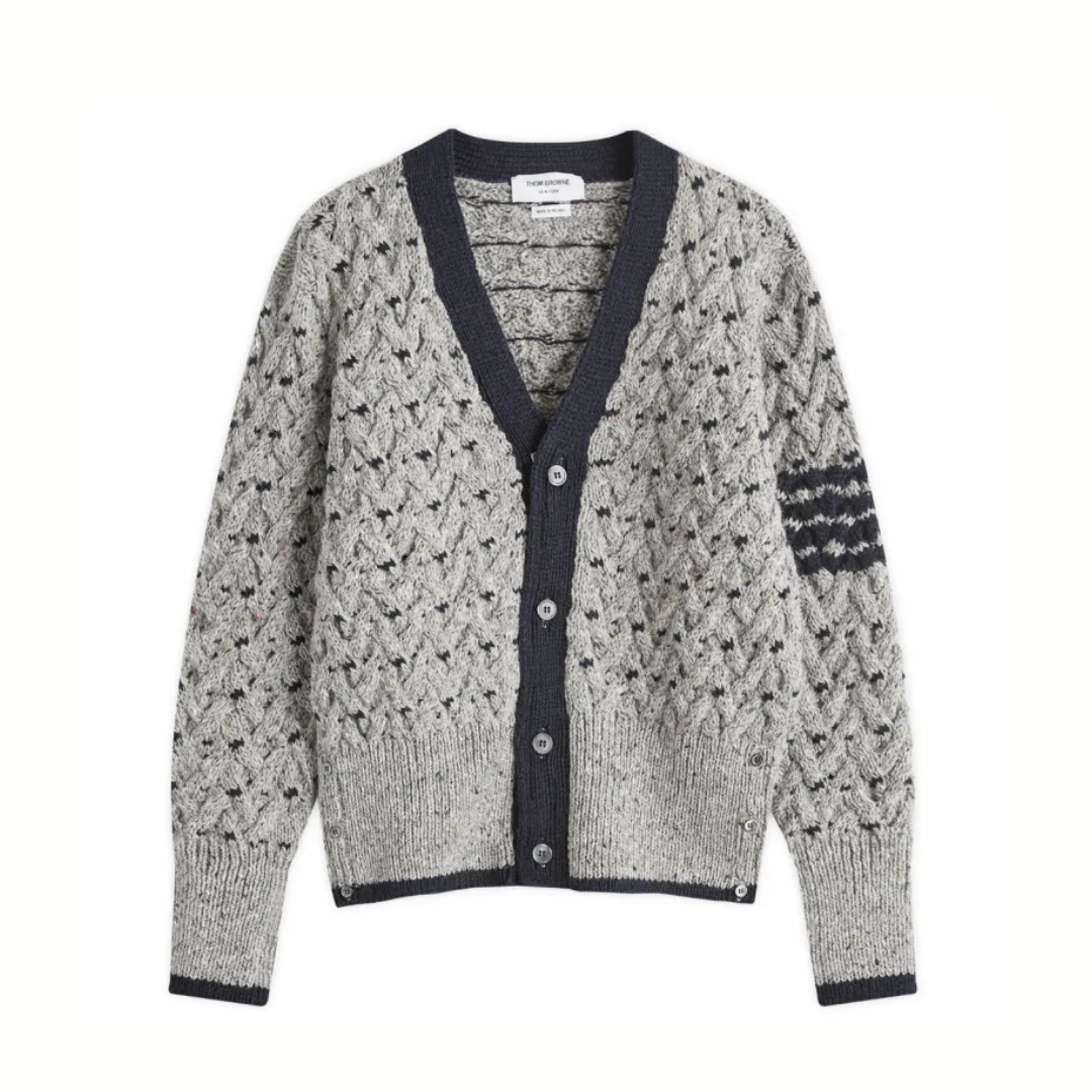 1FF0101-136 [THOM BROWNE] All Over Cable Stitch Classic V Neck Car Lt Grey (SS26) #MKC542A-Y1506-055 (C-EU-E)