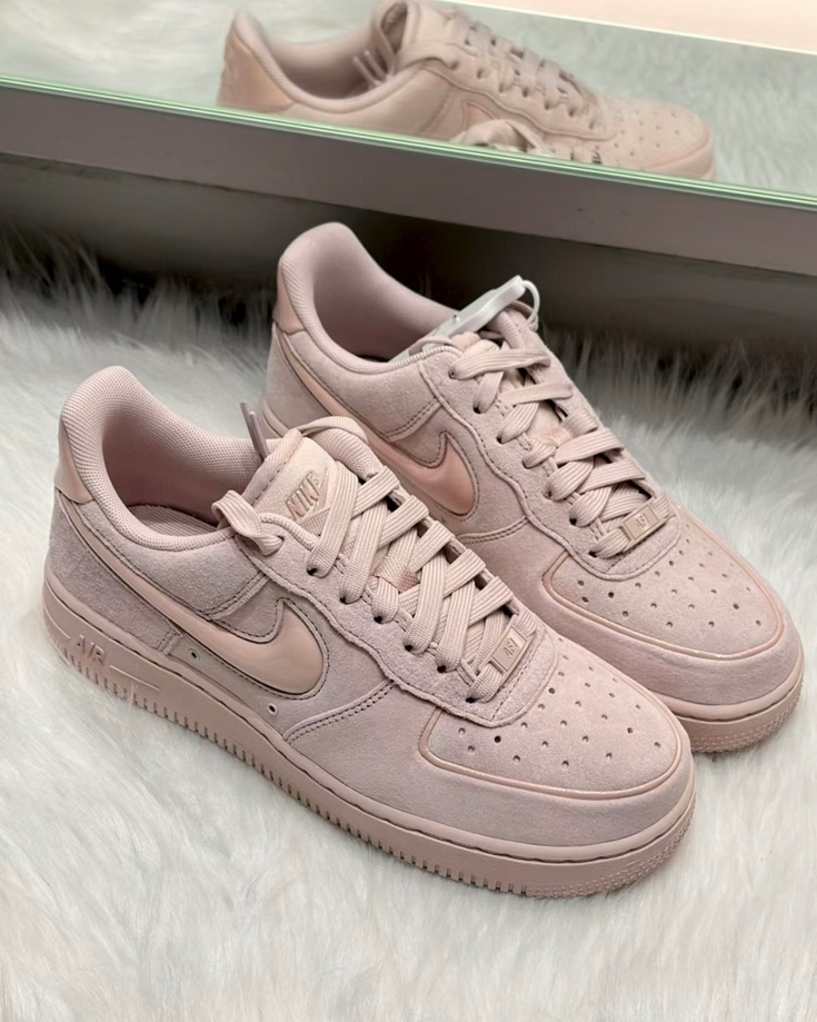 【預訂】NIKE AIR FORCE 1 07 絲絨 麂皮櫻花粉 -WOMEN