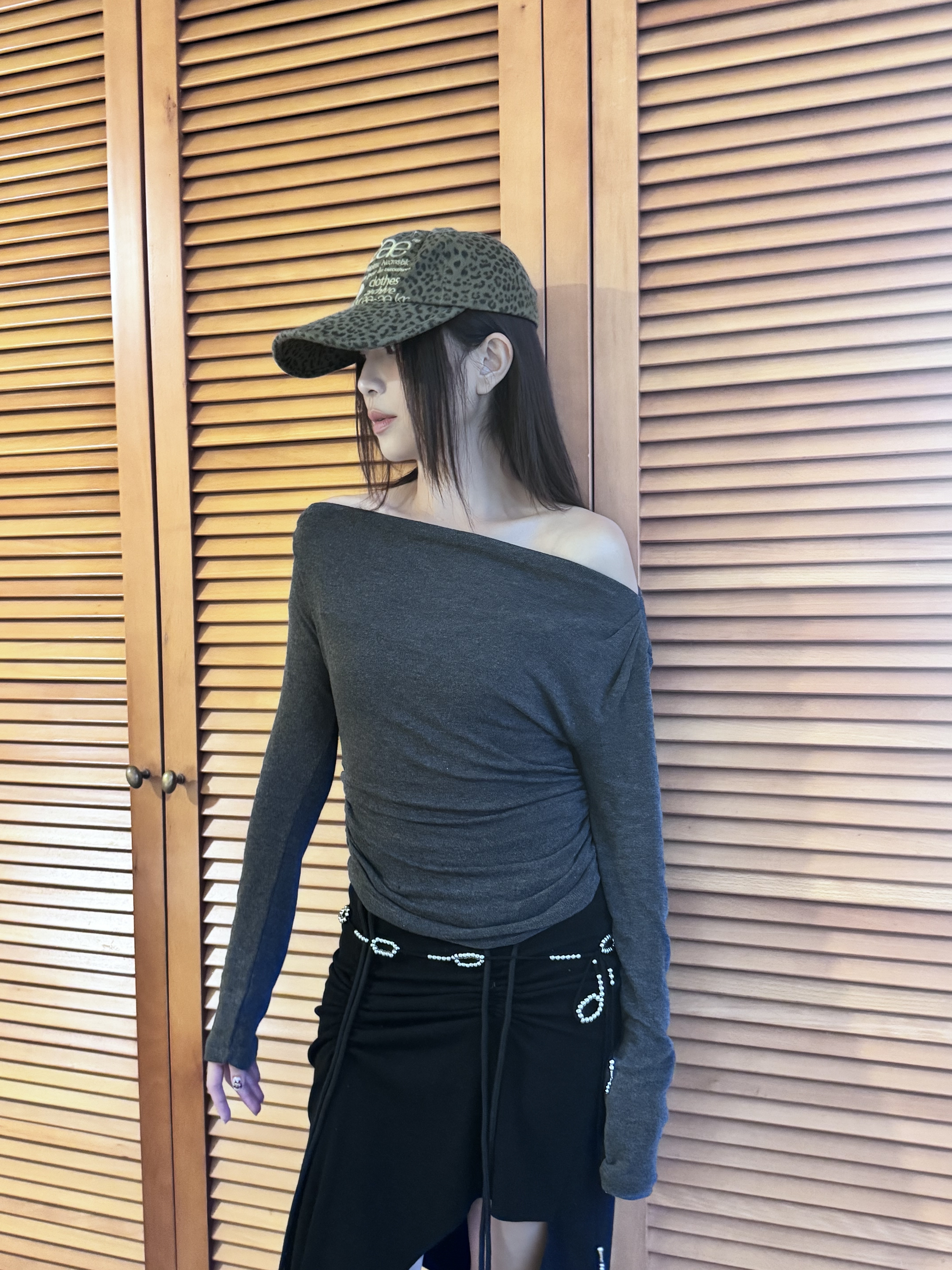 白色+黑色現貨/訂購)簡約皺皺上衣 T0109(白/黑/深灰)