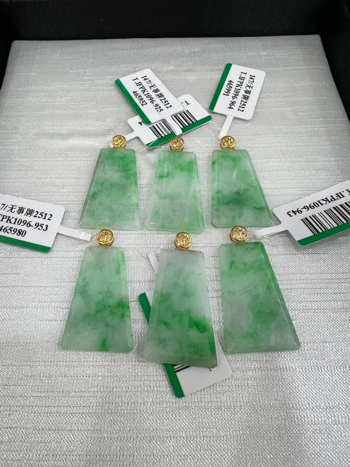 【直播】LL010429 飄陽綠無事牌18K吊墜