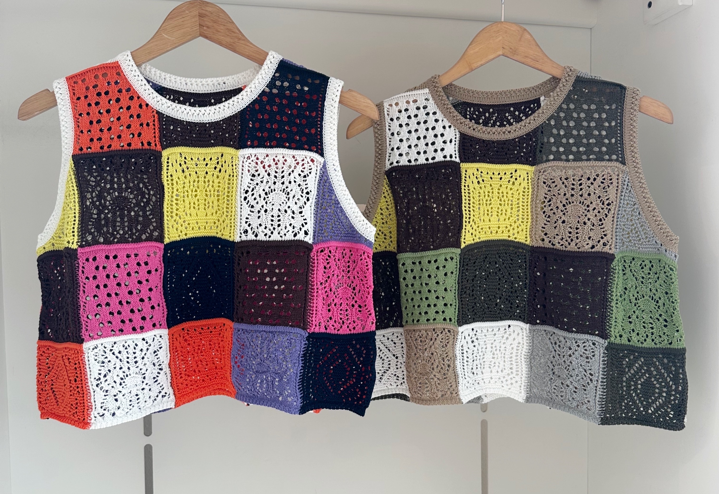 SLEEVELESS COLOUR BLOCK CROCHET BLOUSE