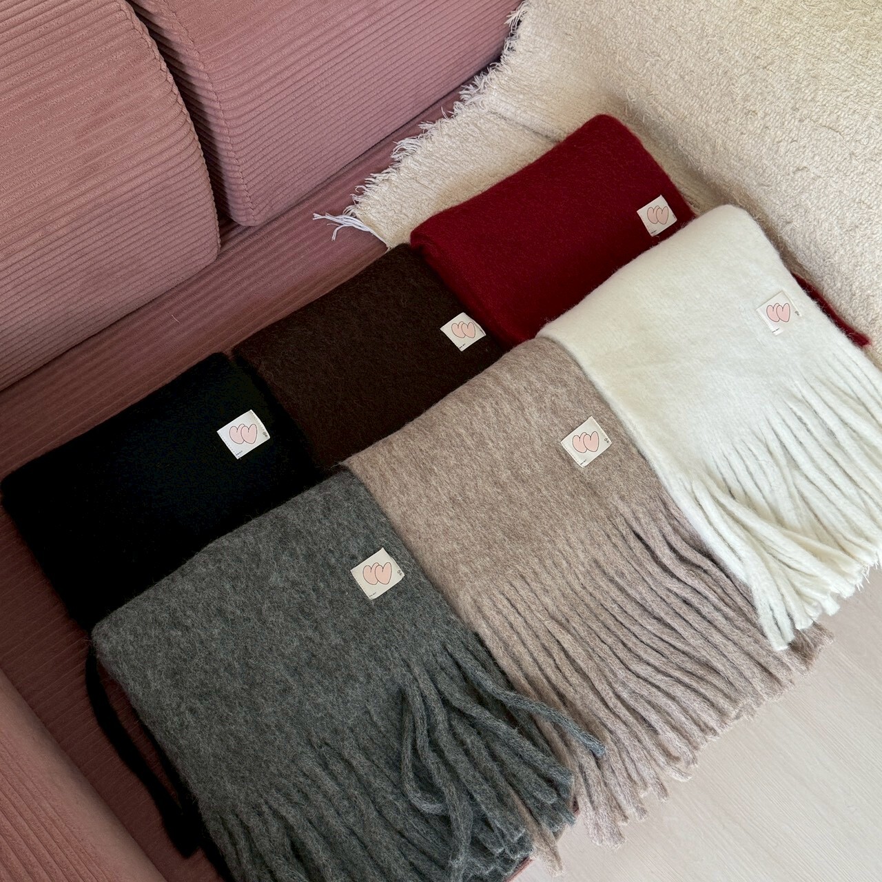 回溫有跡可循! 愛心標大版型圍巾