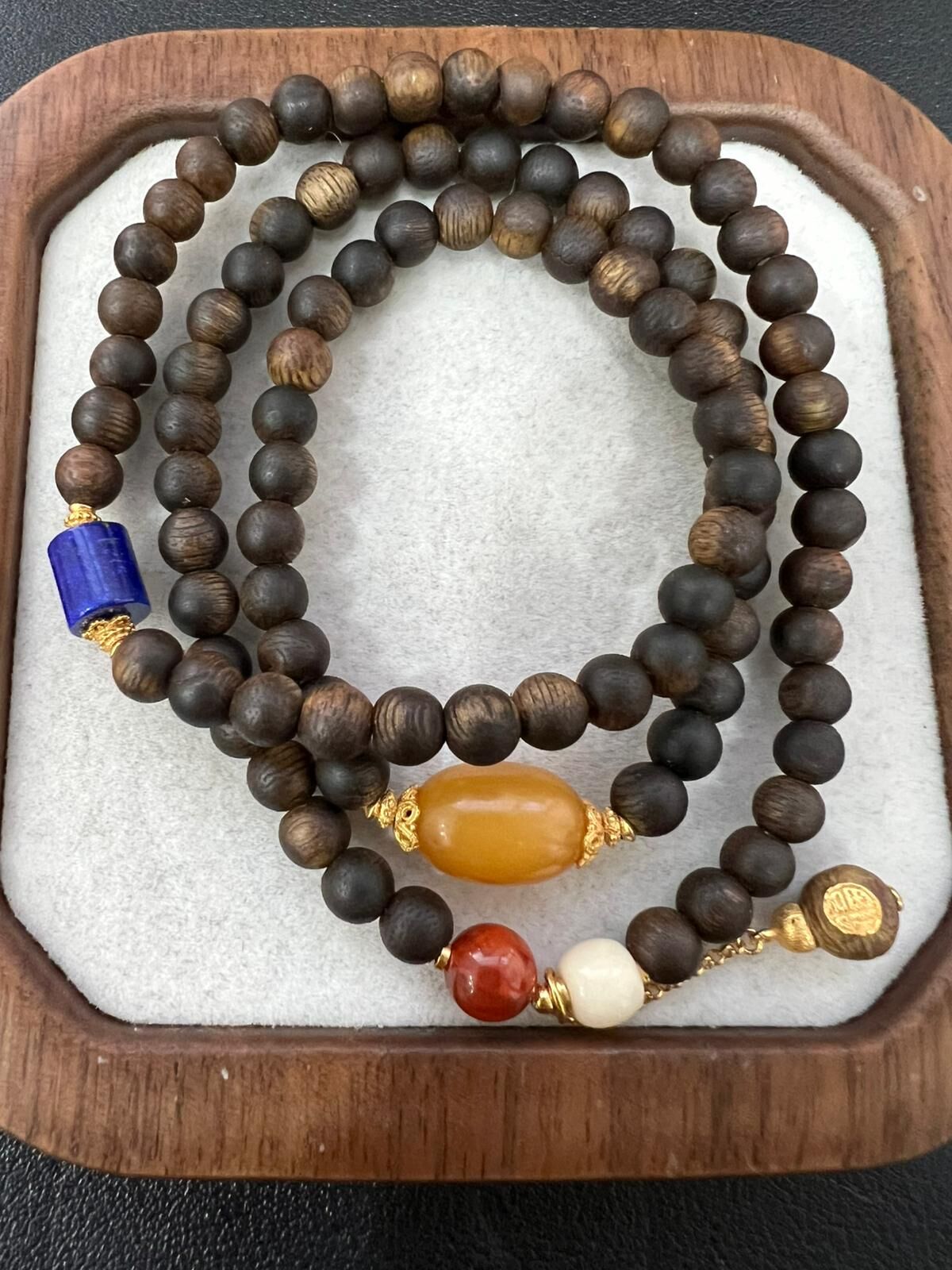 【直播】LL010345 沉香青金南紅蜜蠟圓珠三圈 5-6mm