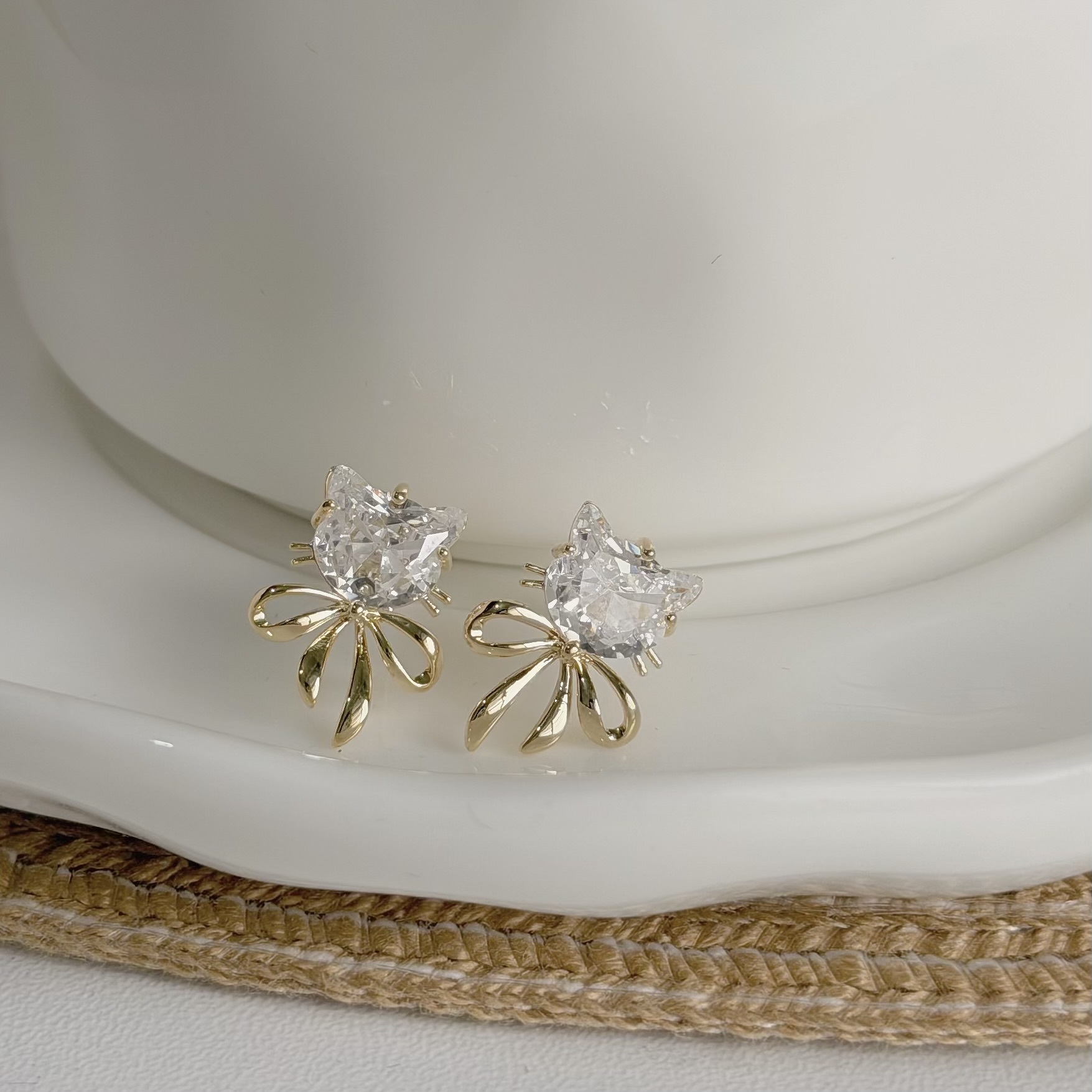 A150鋯石貓咪蝴蝶結耳針