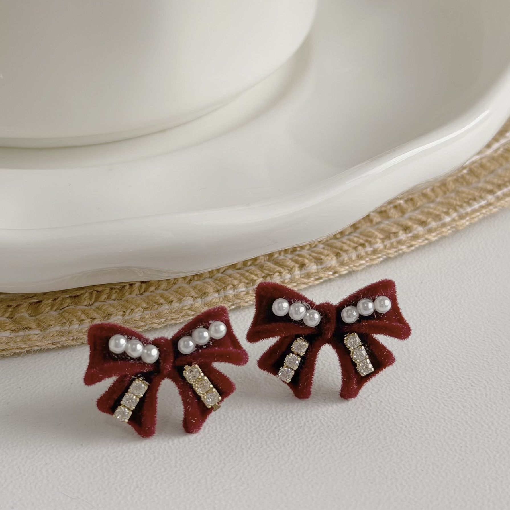 Z258絨布珍珠蝴蝶結耳針