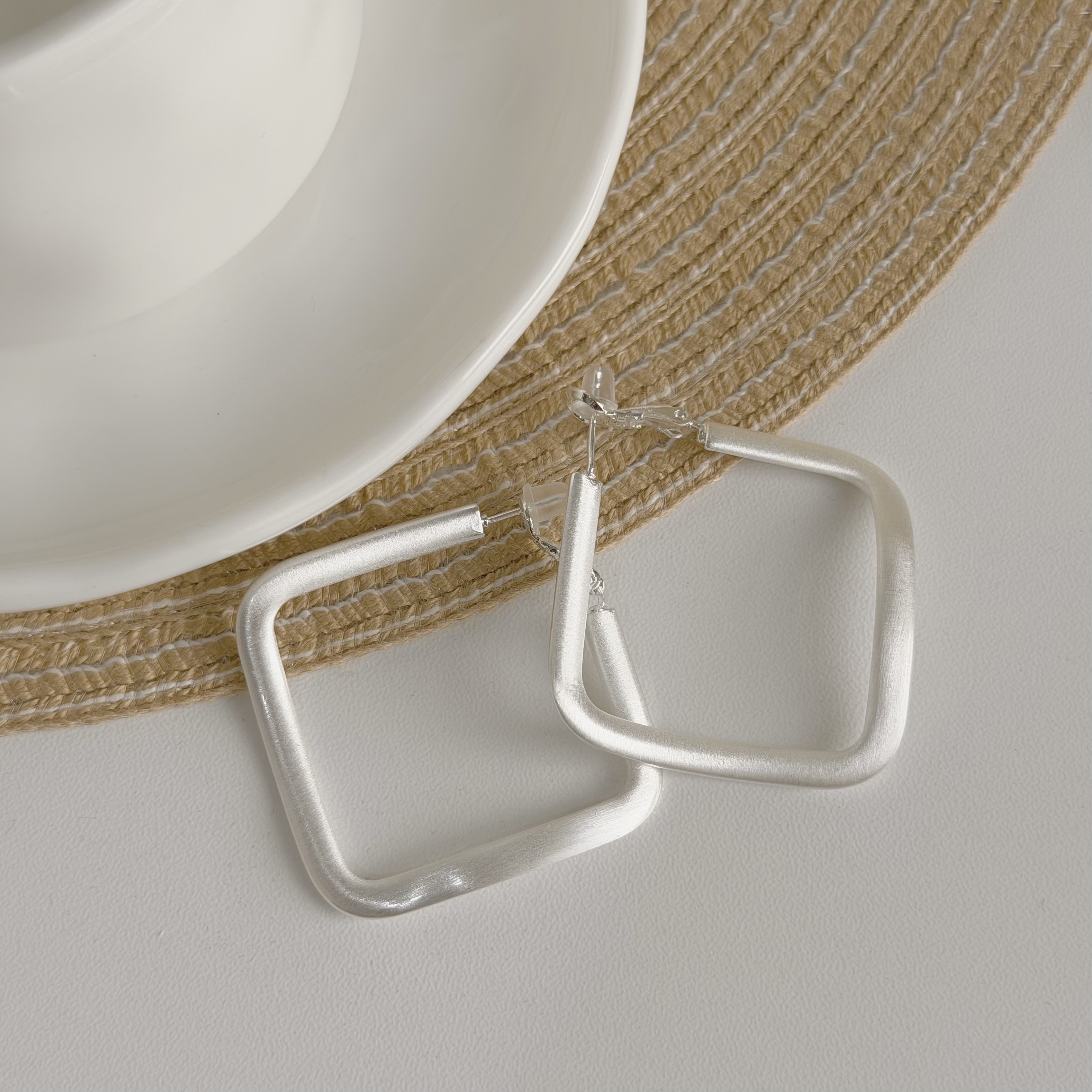 A175磨砂扭結方形圈