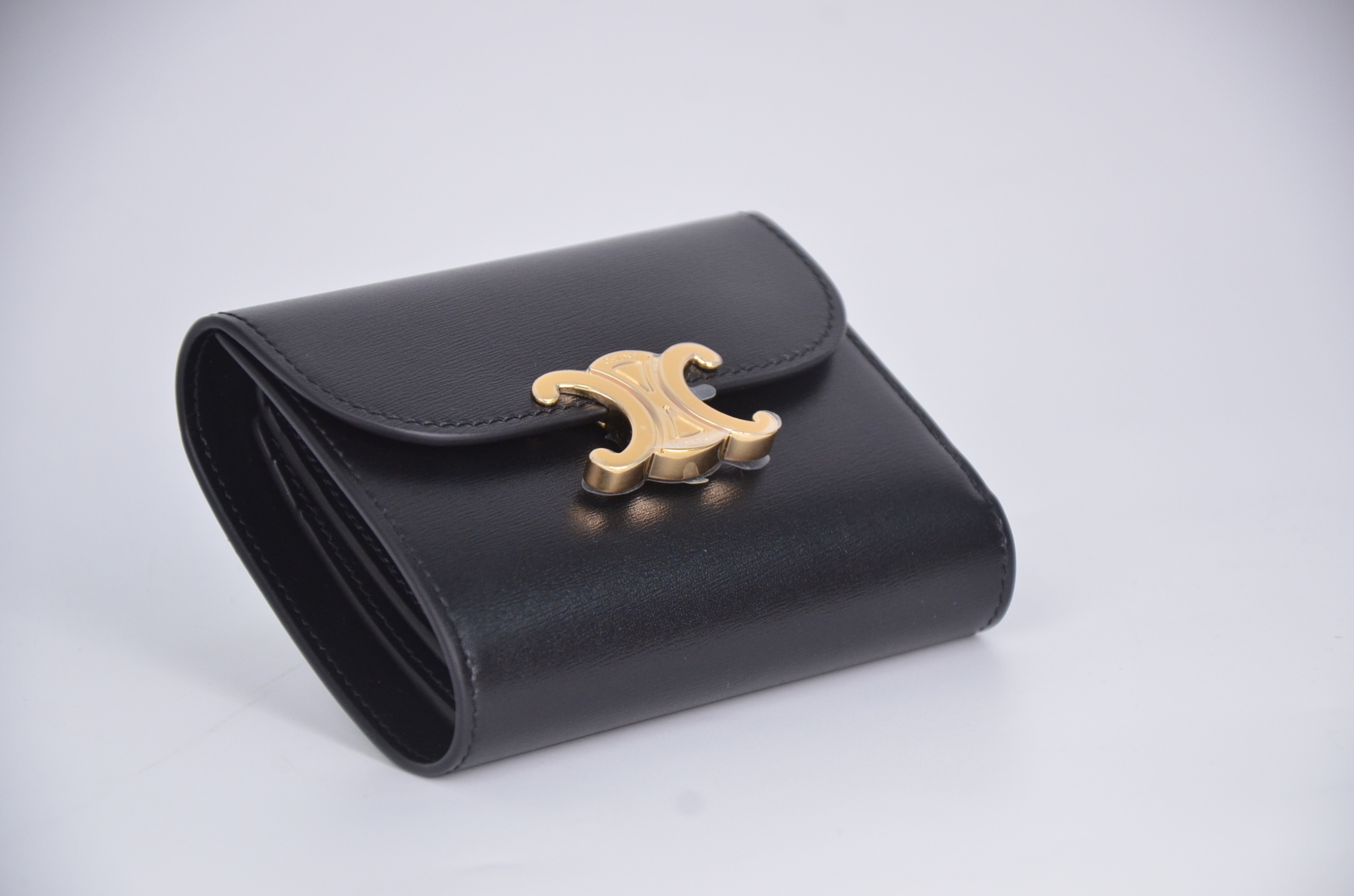 Celine 小牛皮三摺錢包【10D783DPV.38NO】