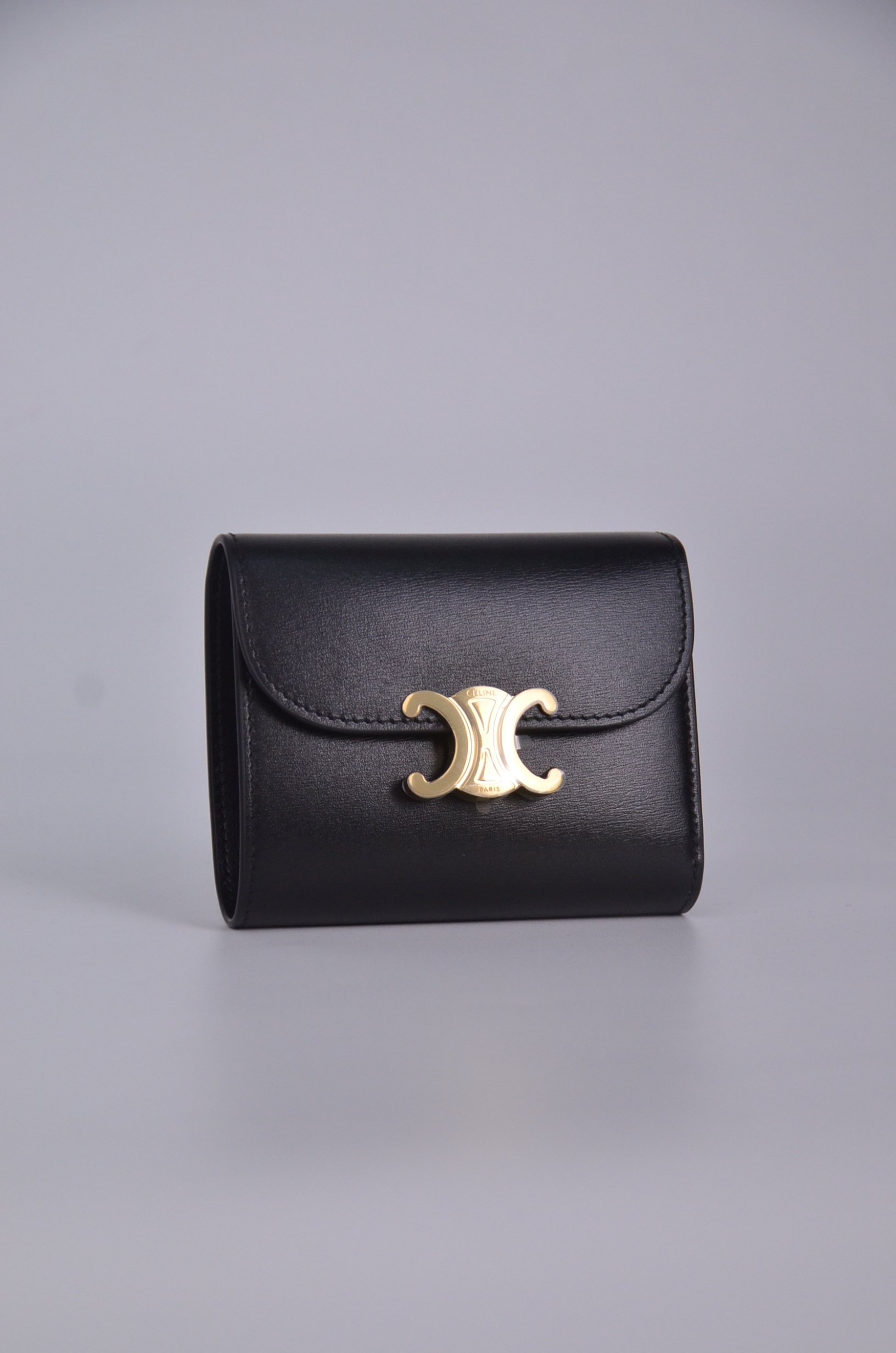 Celine 小牛皮三摺錢包【10D783DPV.38NO】