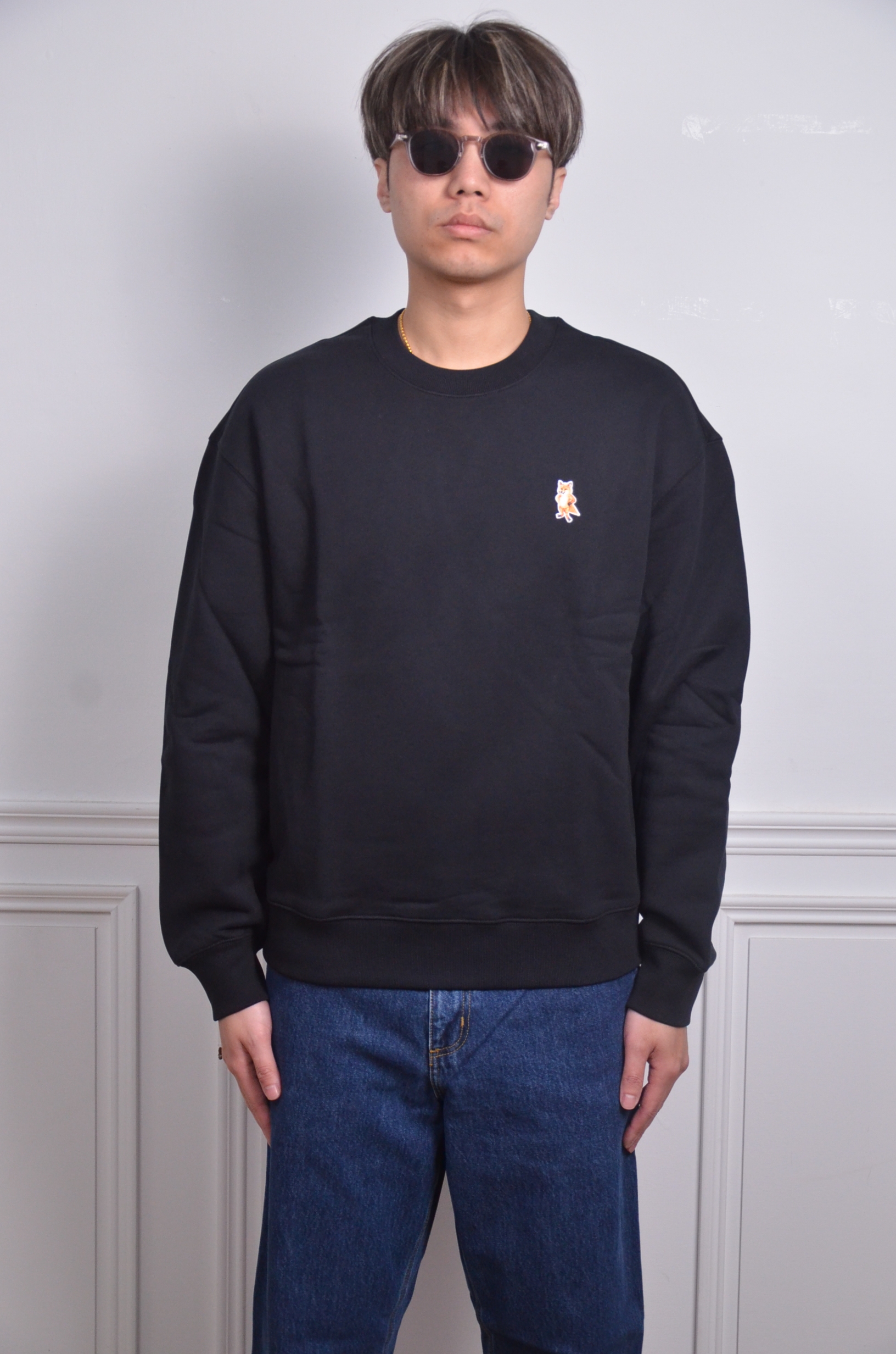 Maison Kitsune 刺繡站姿狐狸大學T-黑【PM00311KM0341-P199】