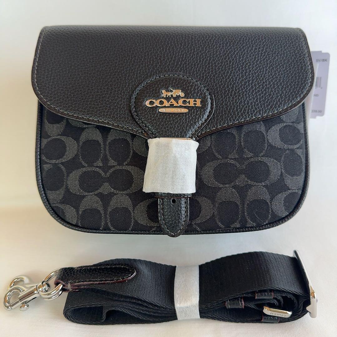 Amelia 馬鞍袋（經典 Signature 提花布款)