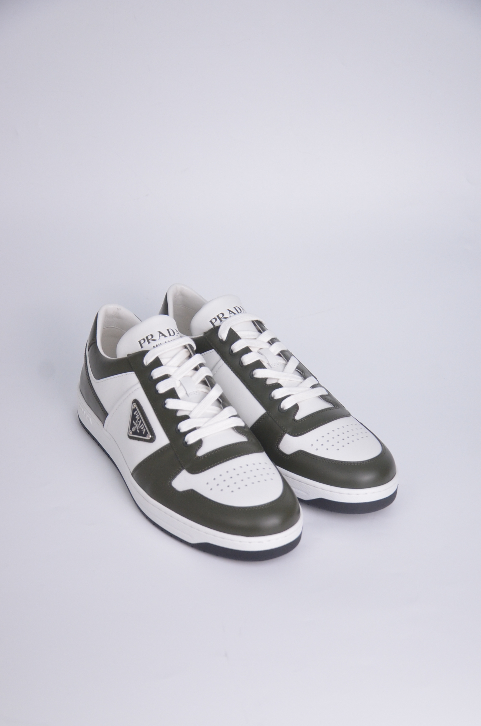 Prada Downtown Lace-up 休閒鞋【2EE364FD0033LOI】