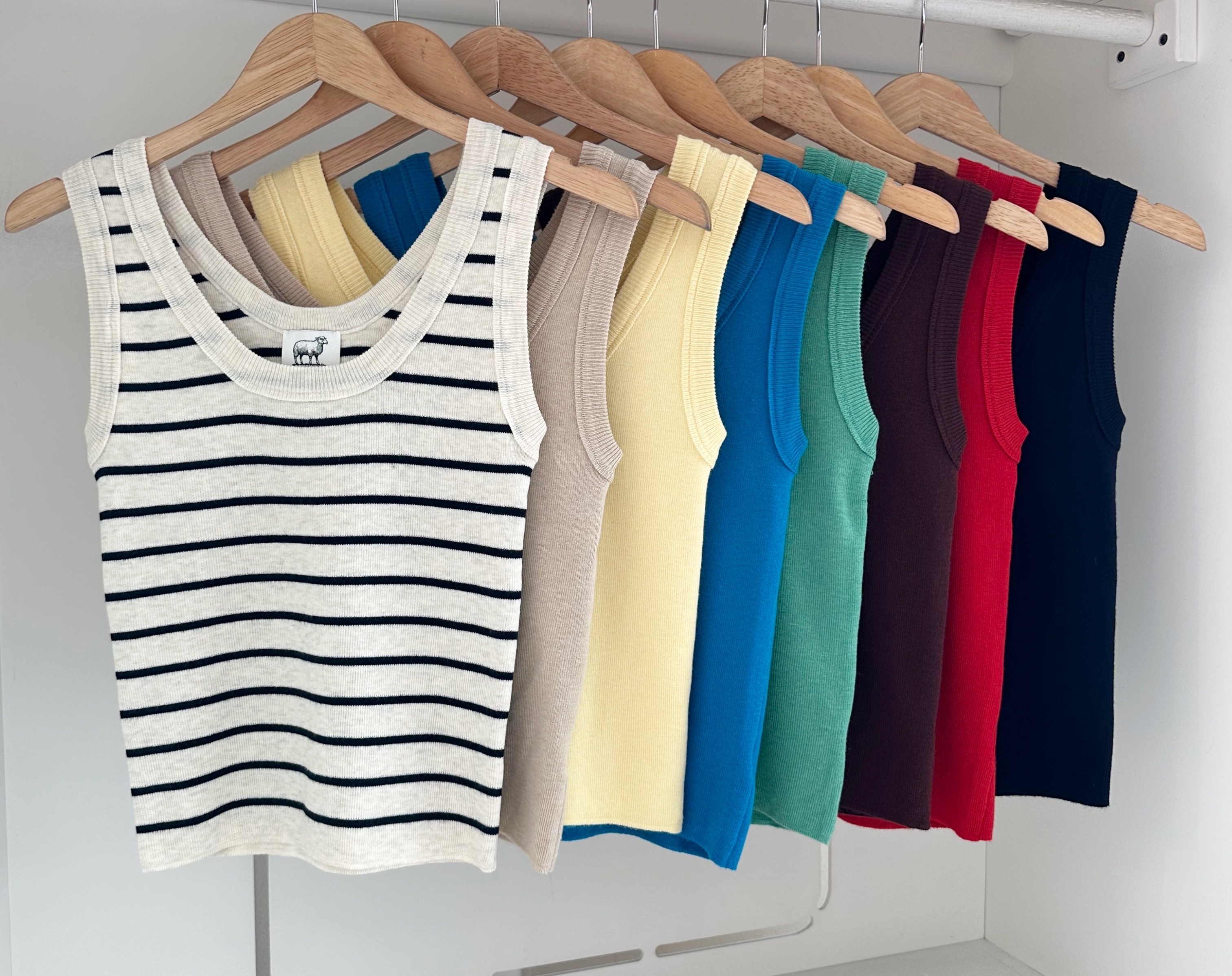 SLEEVELESS KNIT FITTED SINGLET