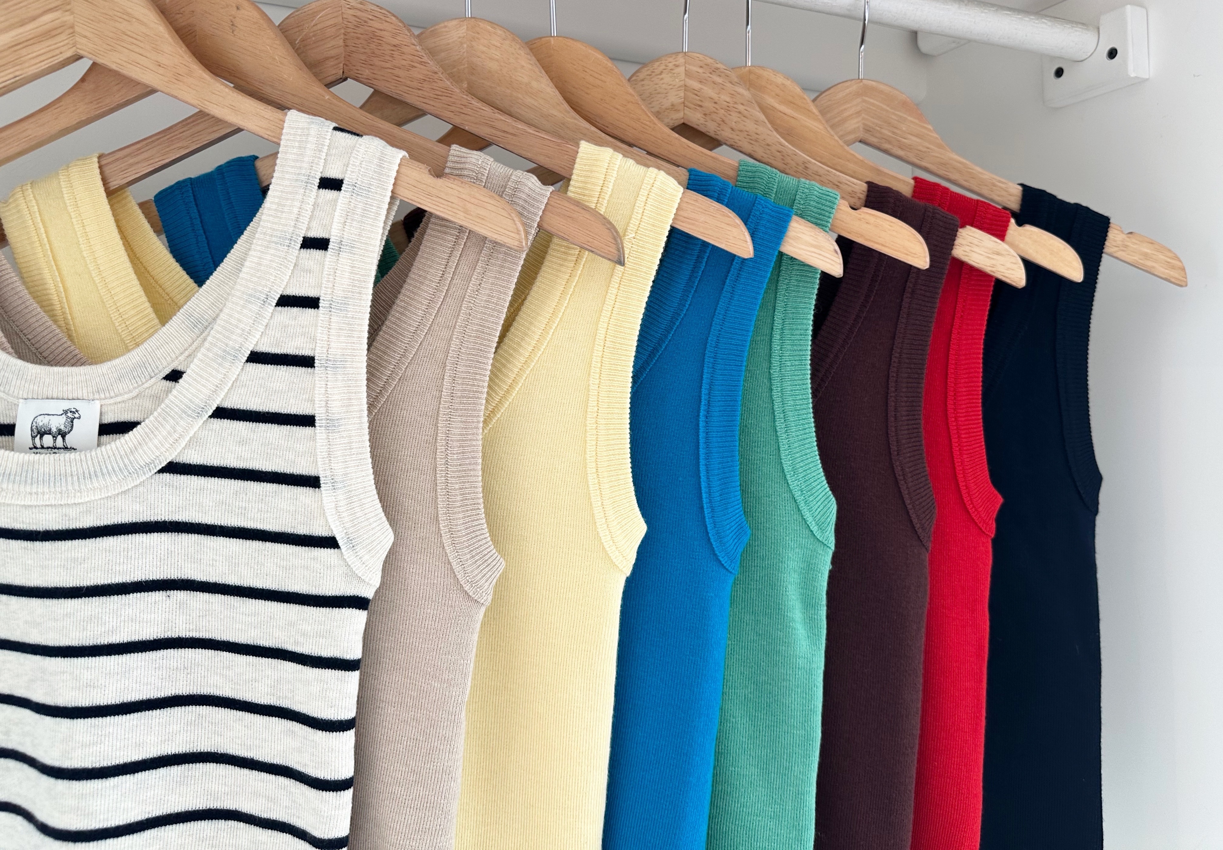 SLEEVELESS KNIT FITTED SINGLET