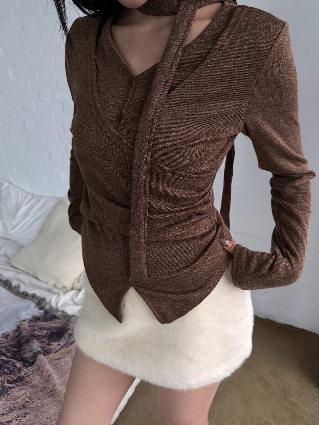 微墊肩繞脖排釦造型上衣