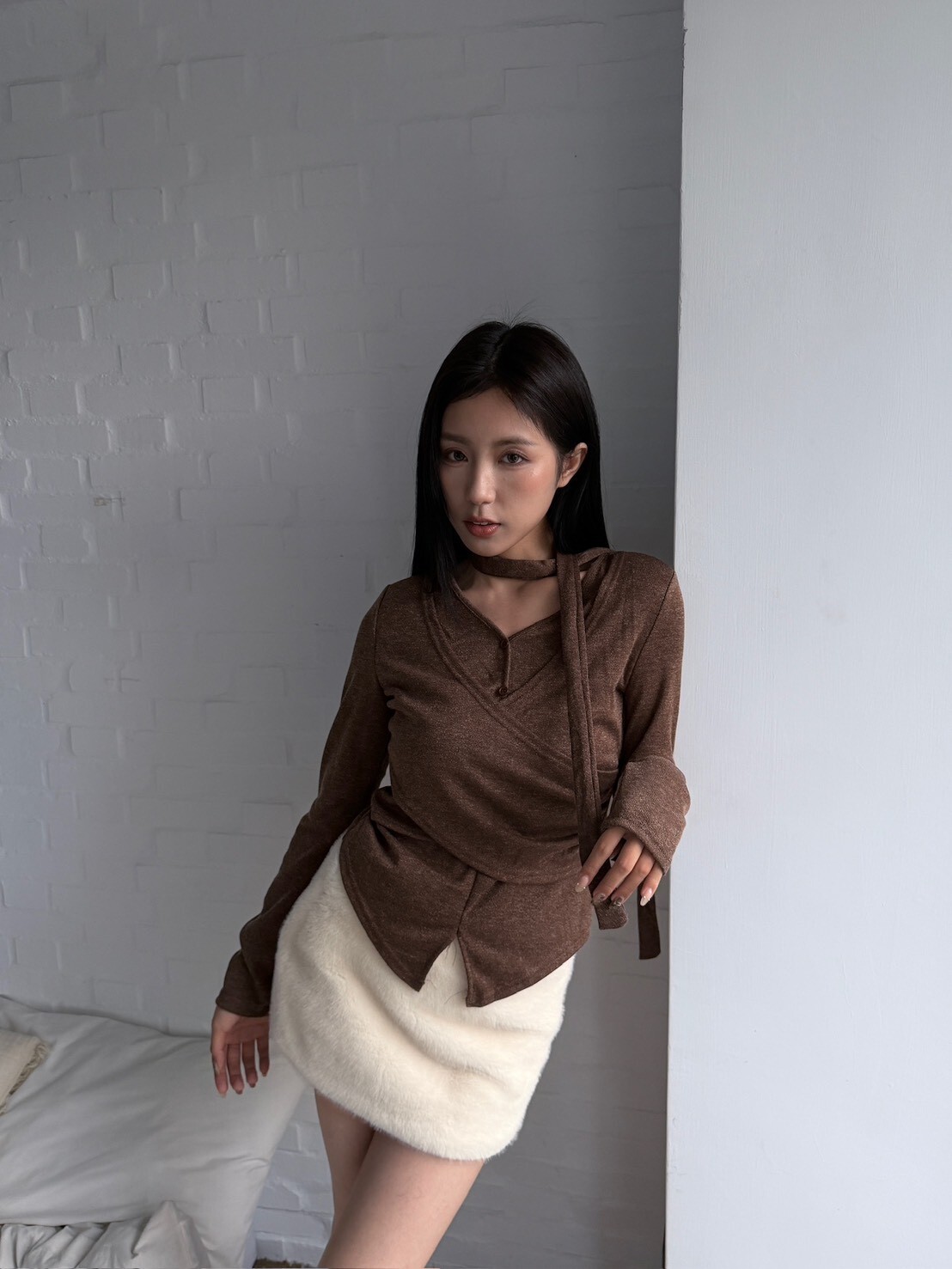 微墊肩繞脖排釦造型上衣