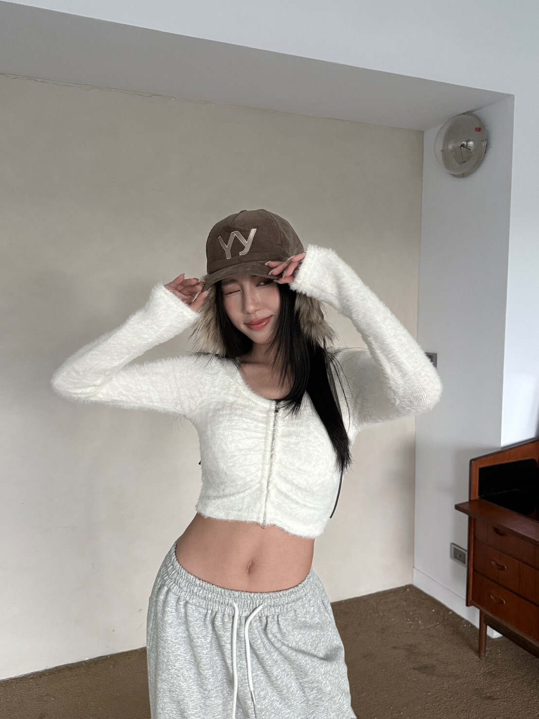 雙拉鍊抓皺絨毛罩杯短版上衣