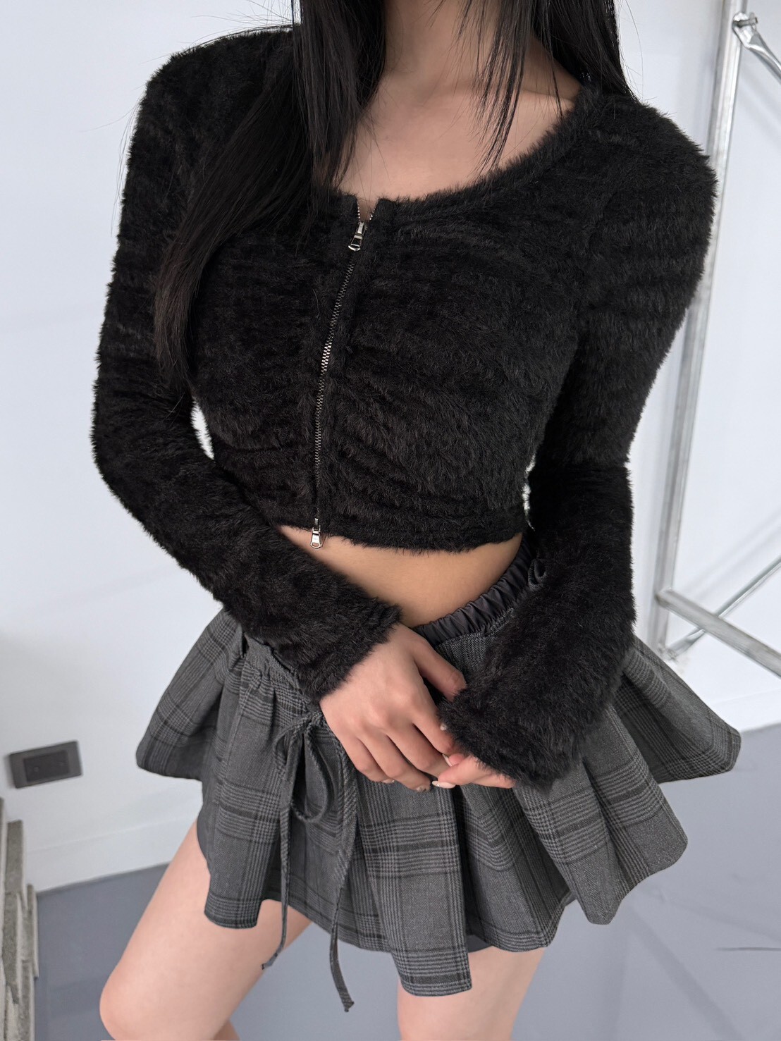雙拉鍊抓皺絨毛罩杯短版上衣