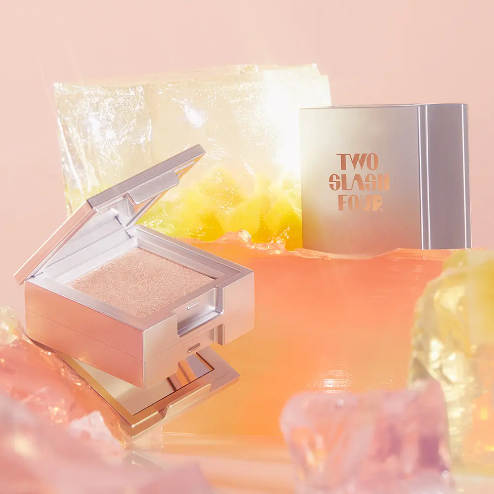 TWO SLASH FOUR 閃耀立體修容方塊【3款色號】