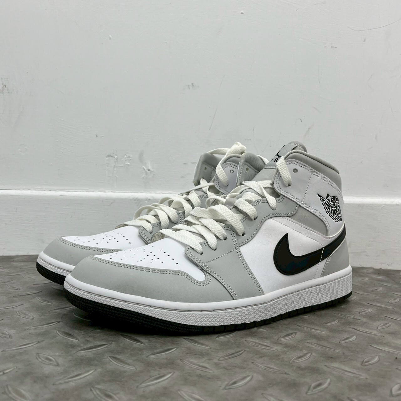 Nike Air Jordan 1 Mid ''Light Smoke Grey'' SIZE 29CM