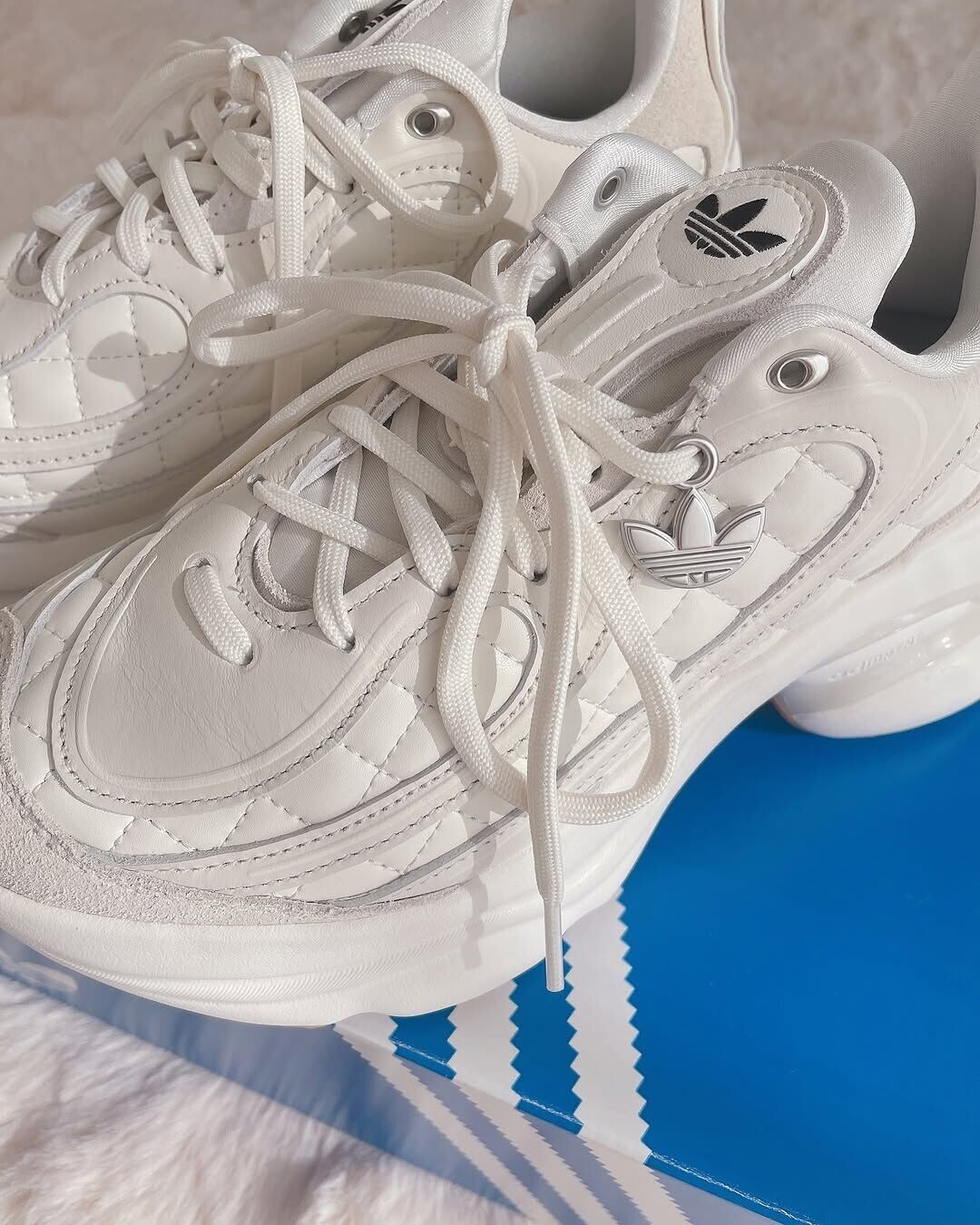 ADIDAS OZVENUZ 小香風 菱格紋 奶油白