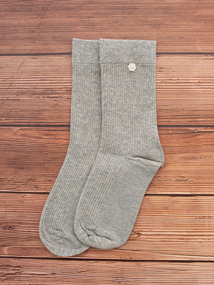 素色羅紋小花釦中筒襪