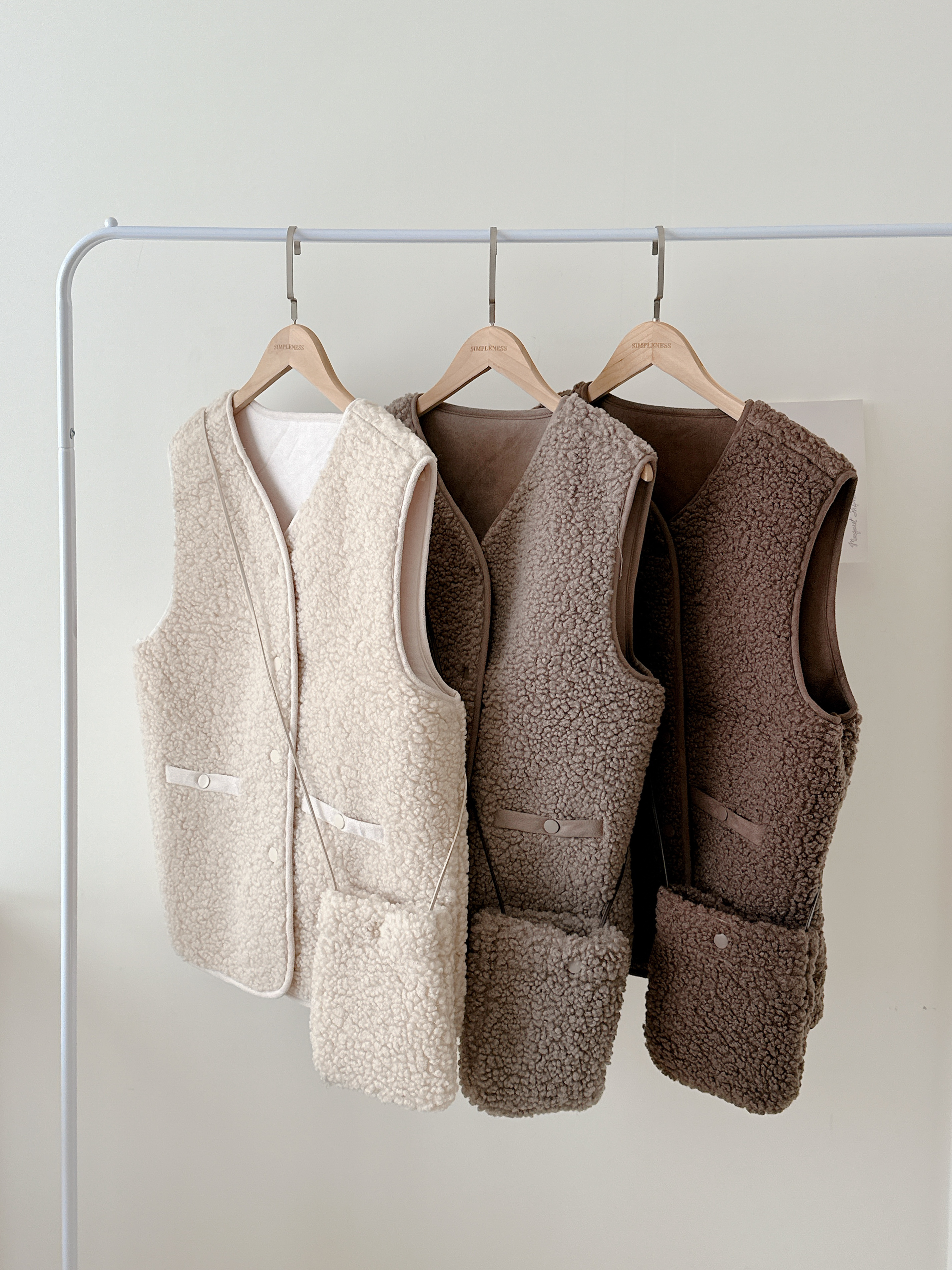 現貨🚚軟QQ羊羔毛背心（附包包）💕共3色