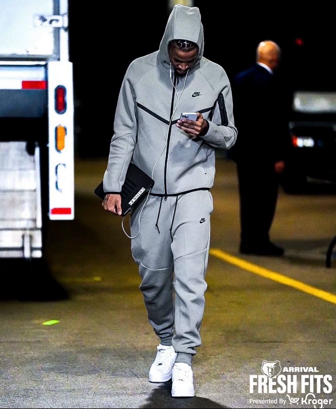 NIKE TECH Functional Jacket – Grey – Clean Cut Streetwear Design 機能外套｜灰色｜俐落剪裁 × 街頭輪廓