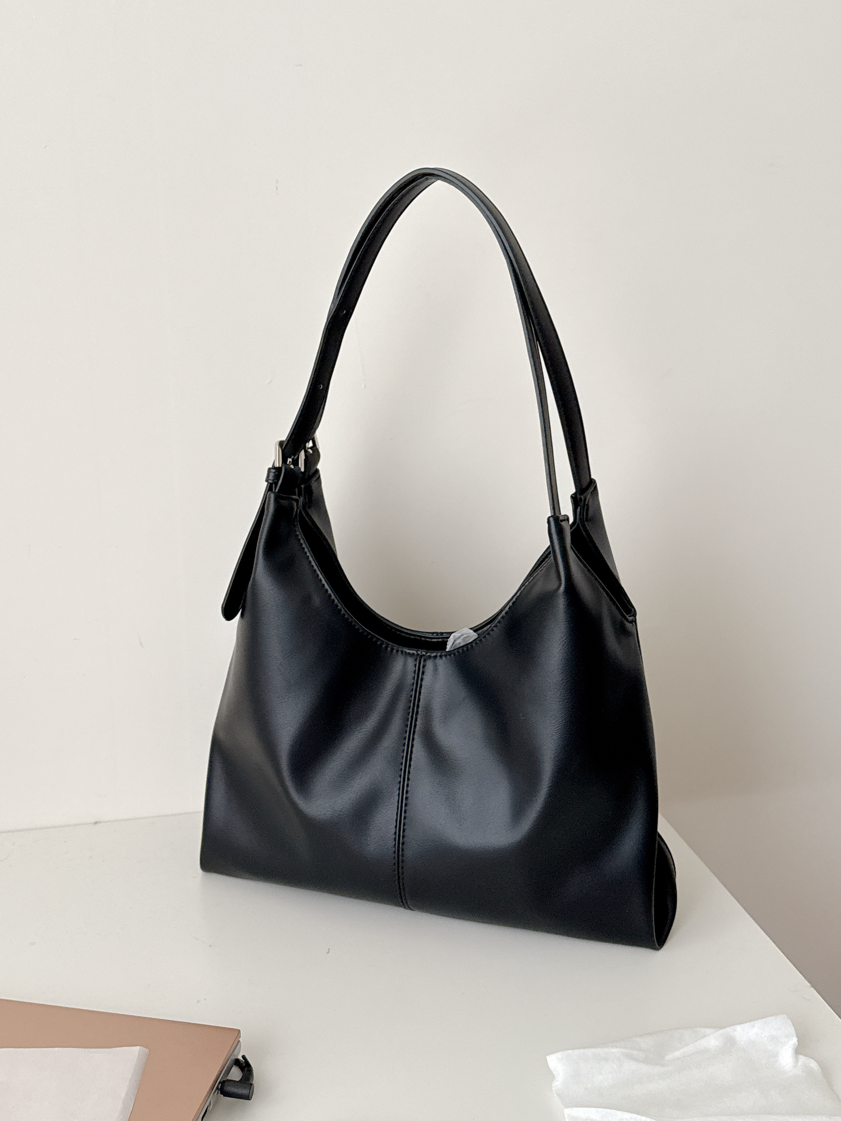 質感超好！挺版軟皮革純黑肩背包💕