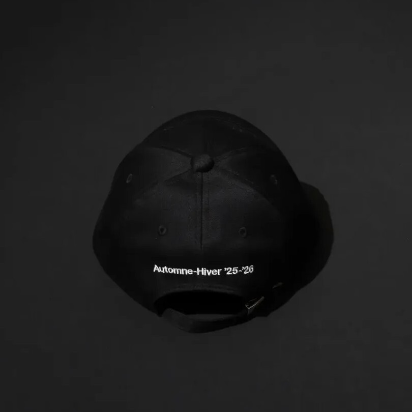 2025AW COMME des GARÇONS CDG x G-DRAGON Übermensch Embroidered Cap 川久保玲 GD 聯名 老帽 帽子 現貨
