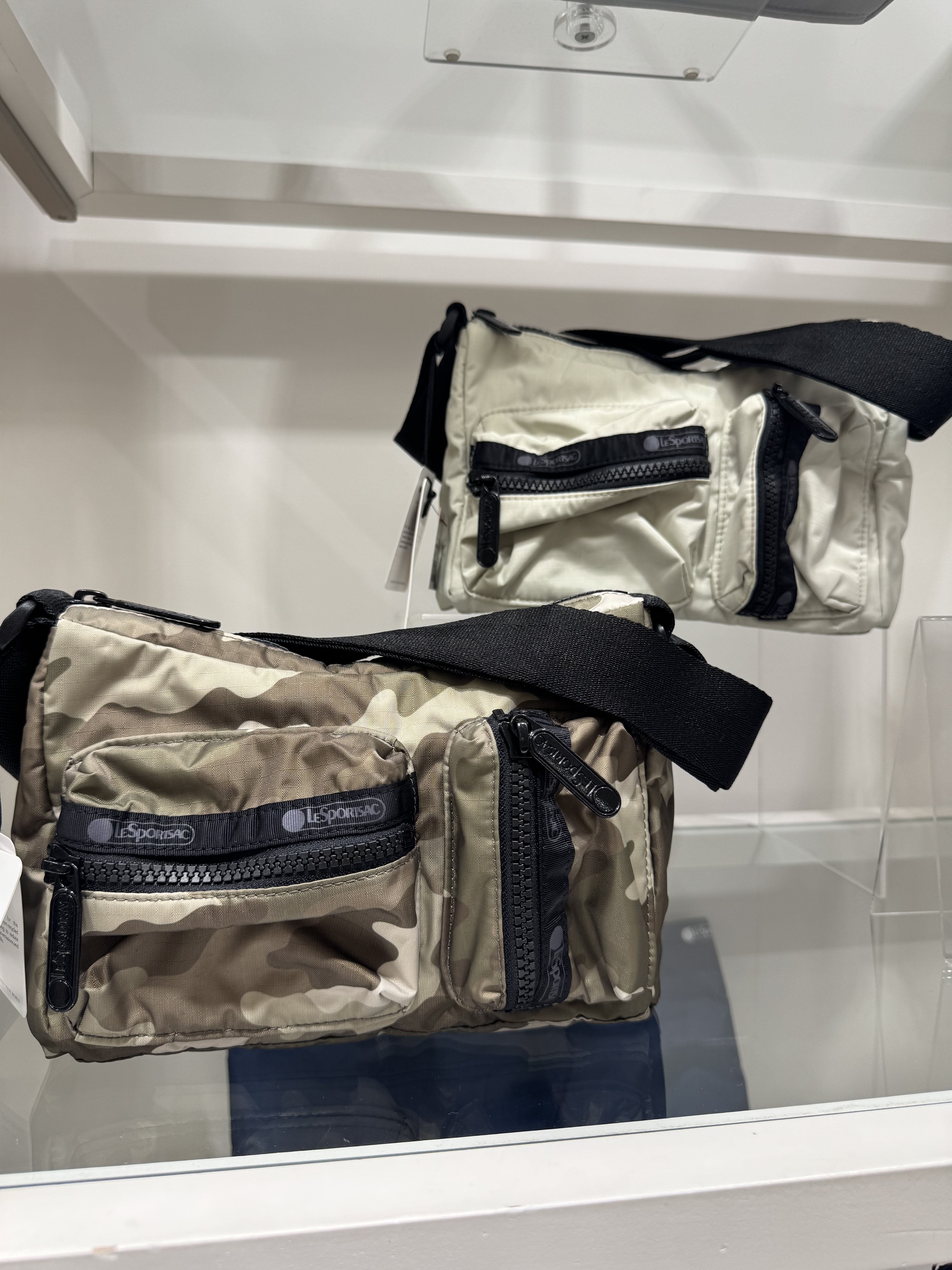 20260104 Lesportsac 小枕頭型手袋