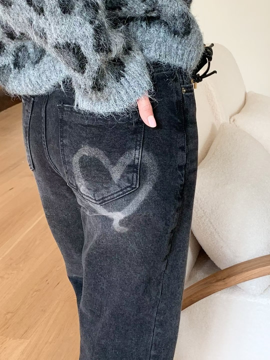 2678愛心噴漆內加絨牛仔長褲