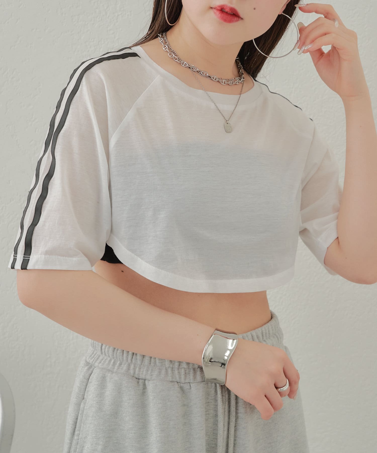 白日輪廓の輕線比例・透膚 Crop Top