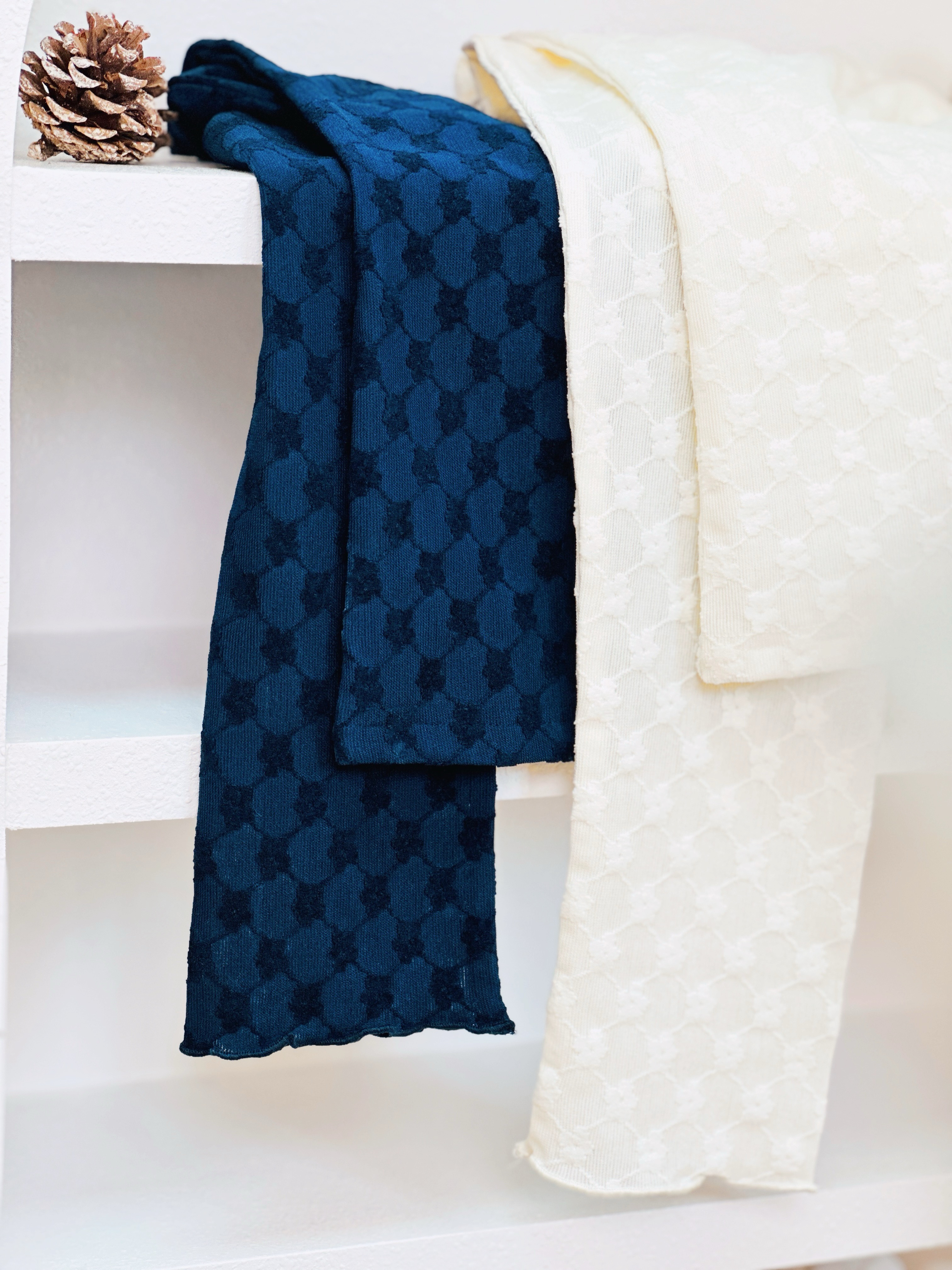 兩色 / 菱格紋小花長袖上衣 / Floral Lattice Scallop-Edge Top