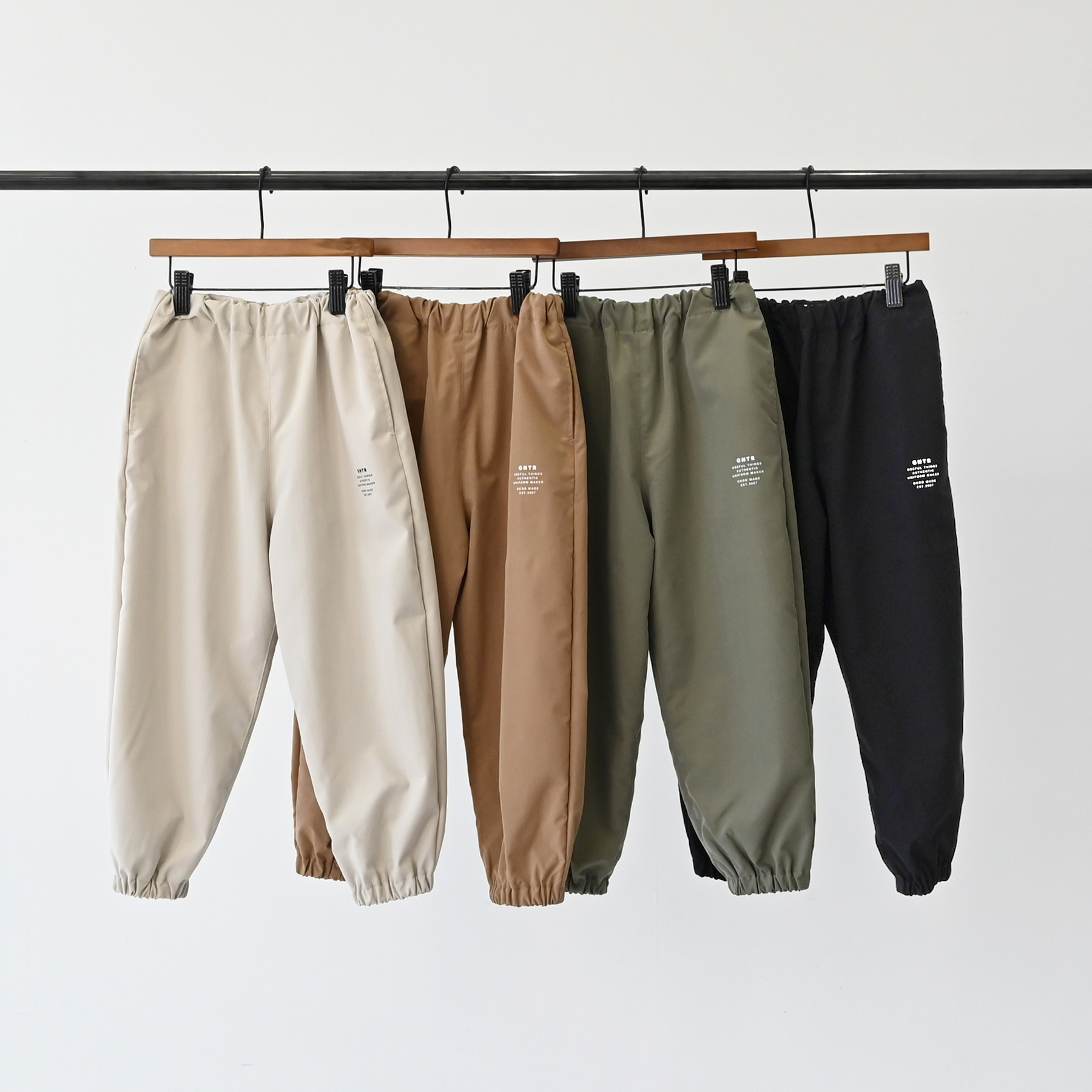 日本 GENERATOR 基本防風 舒適快乾 塔夫綢縮口運動長褲 (共2色，130-140) 915205