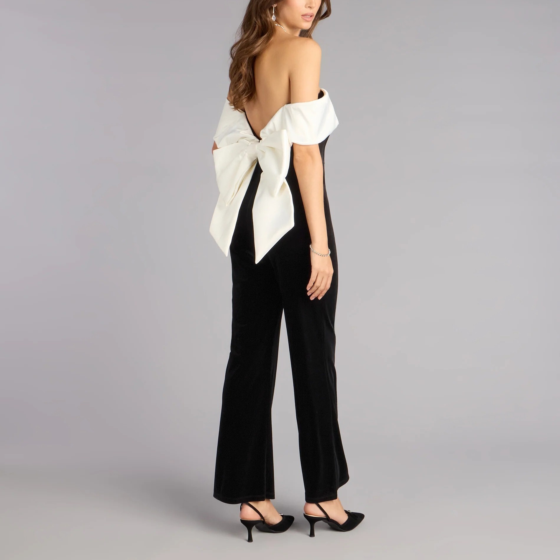 Black Bow黑色大翻領緞面蝴蝶結天鵝絨連身長寬褲Jumpsuit