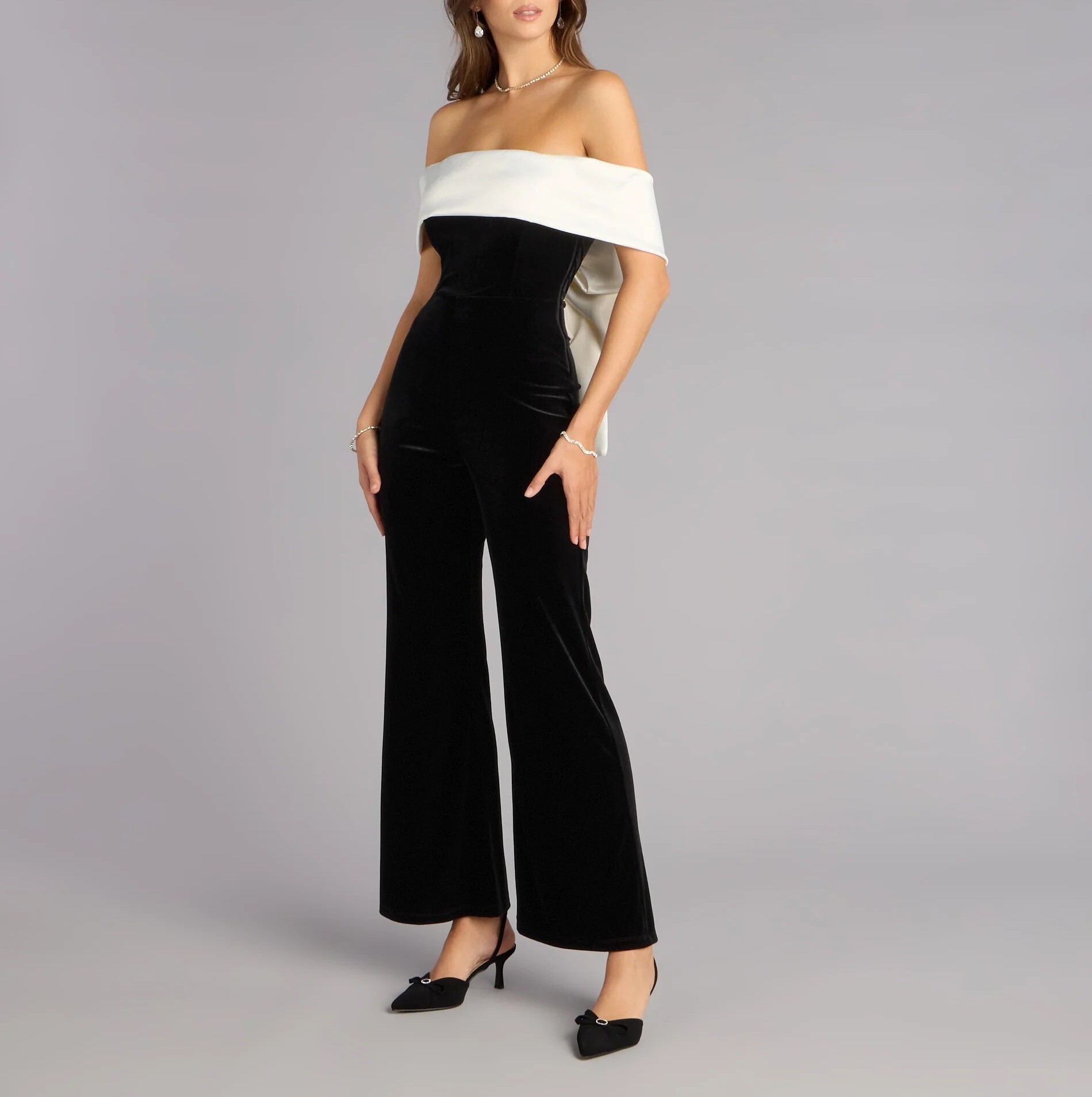 Black Bow黑色大翻領緞面蝴蝶結天鵝絨連身長寬褲Jumpsuit