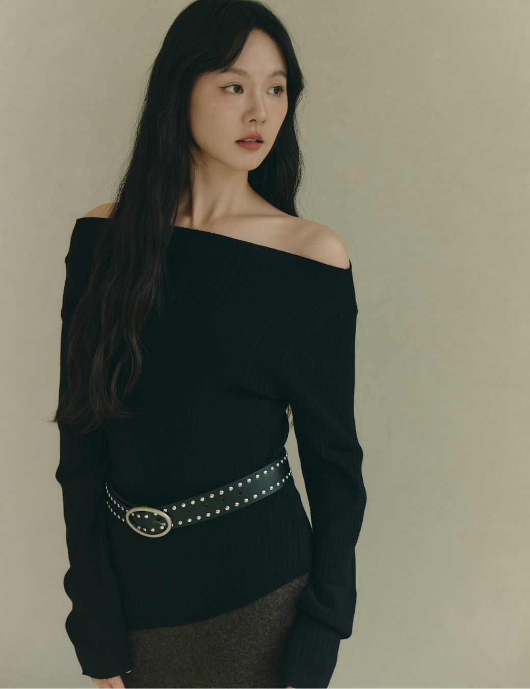 斜肩軟料針織下斜上衣（黑色/2尺寸）