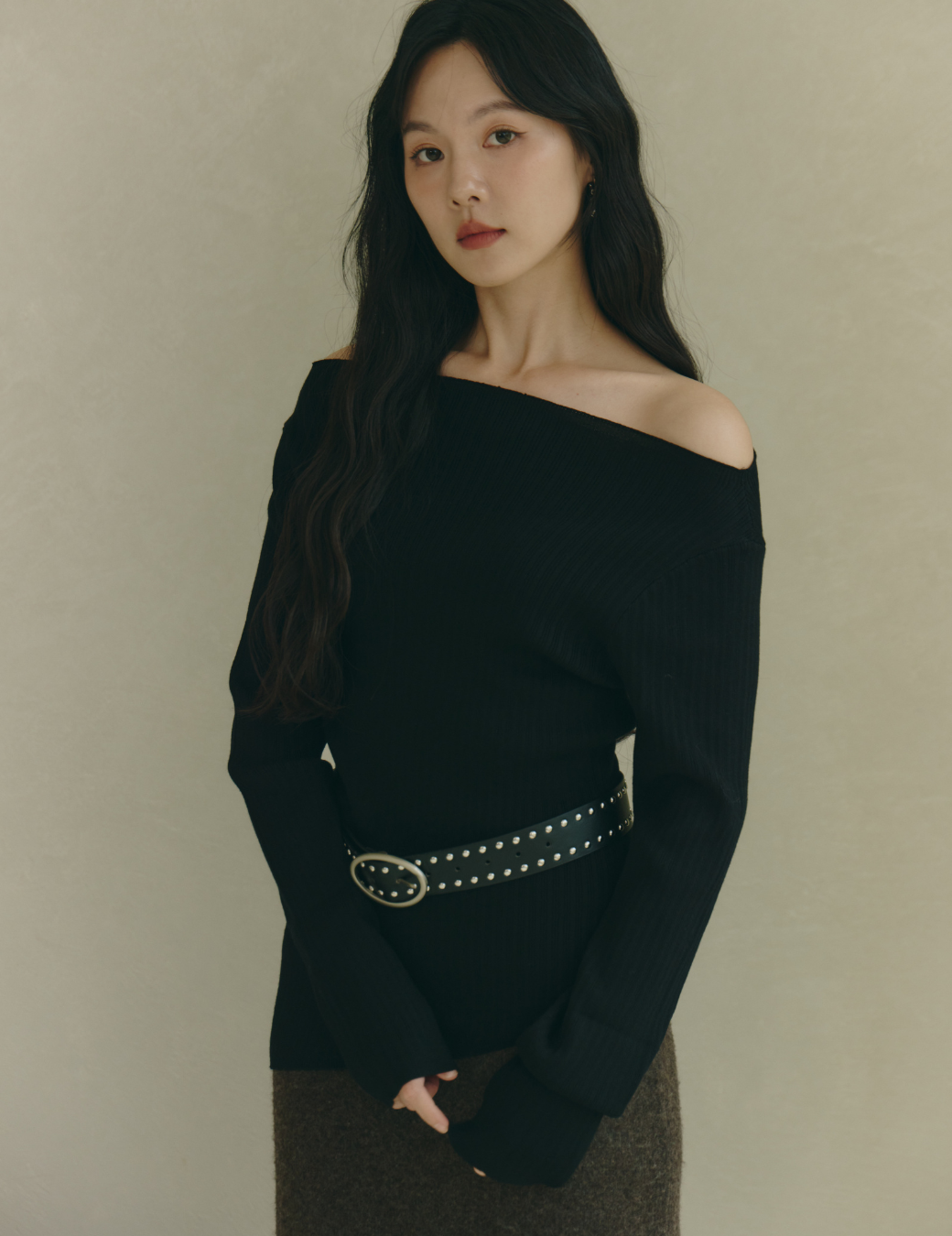 斜肩軟料針織下斜上衣（黑色/2尺寸）