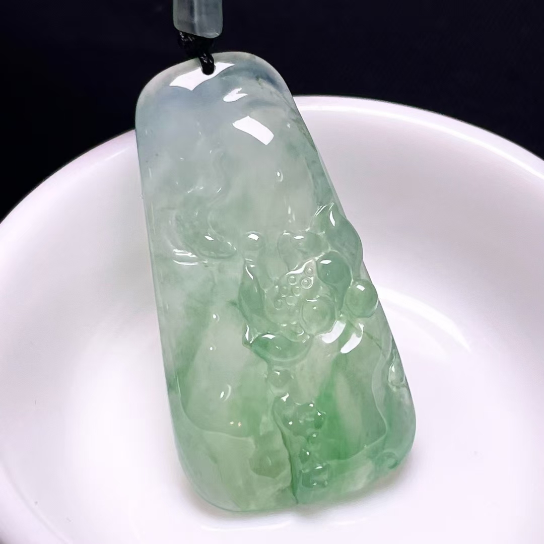 1225443 翡翠荷葉魚吊墜