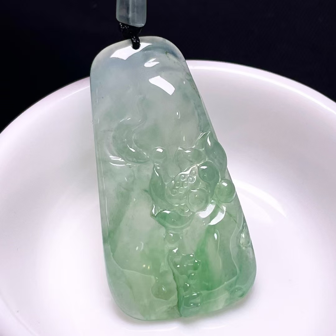 1225443 翡翠荷葉魚吊墜