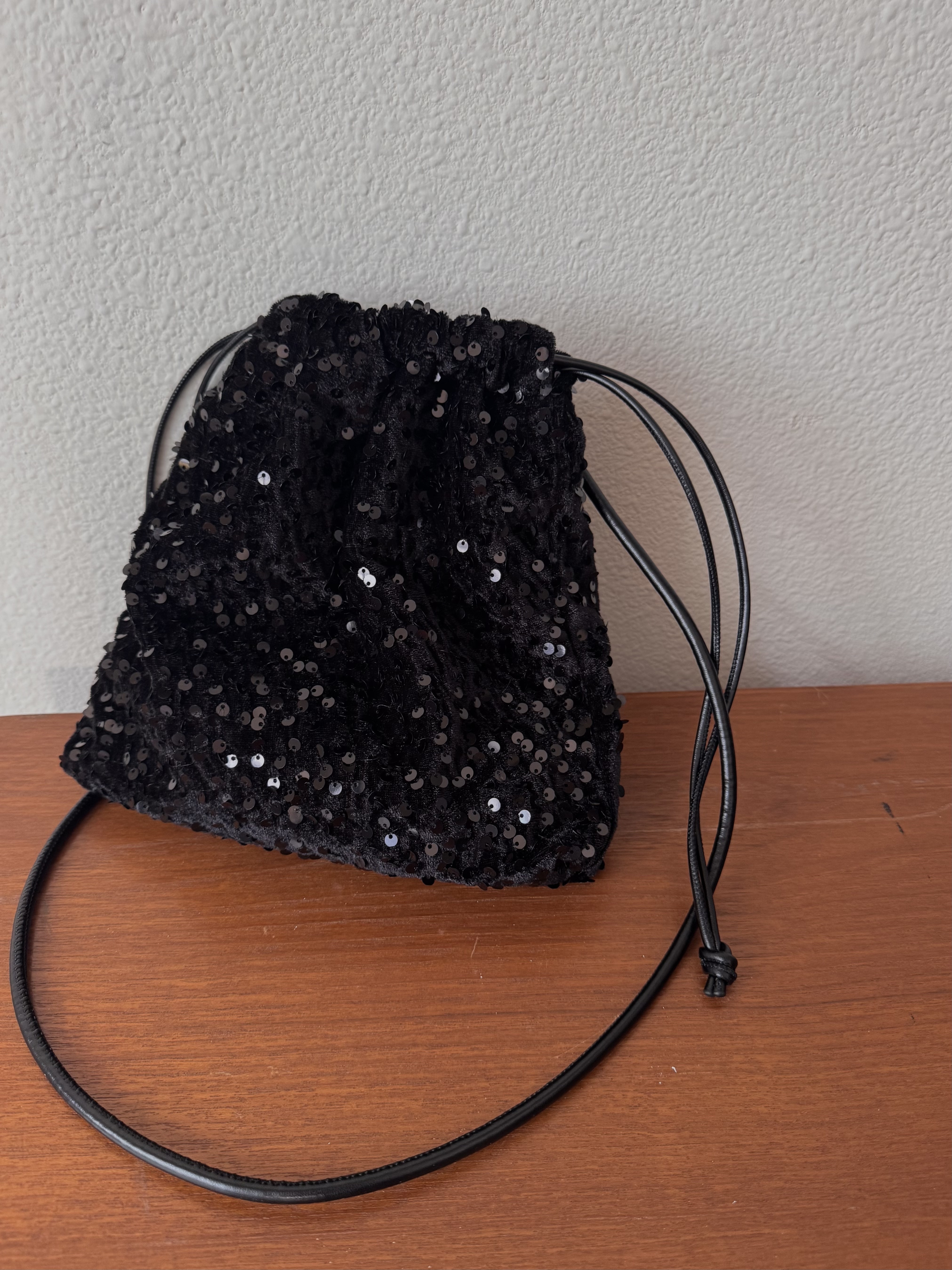 珠片束口斜肩袋 - AB6043